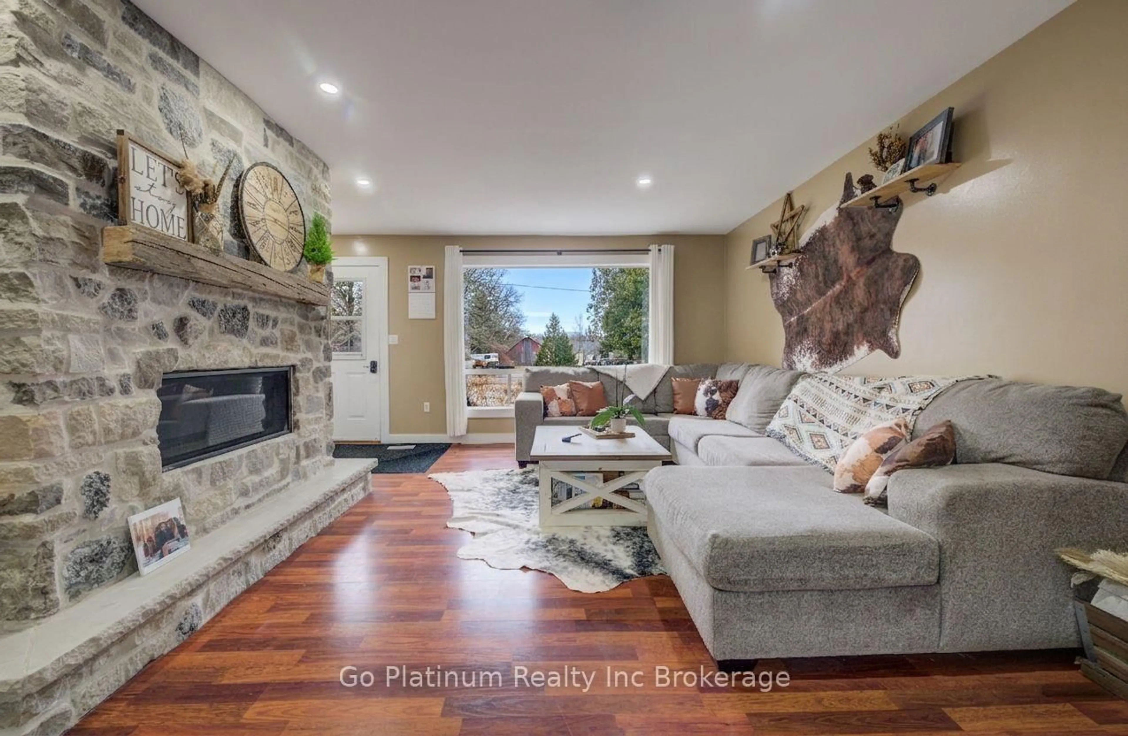 Living room with furniture, unknown for 53 Windham Rd 11 Rd, Norfolk Ontario N0E 1H0