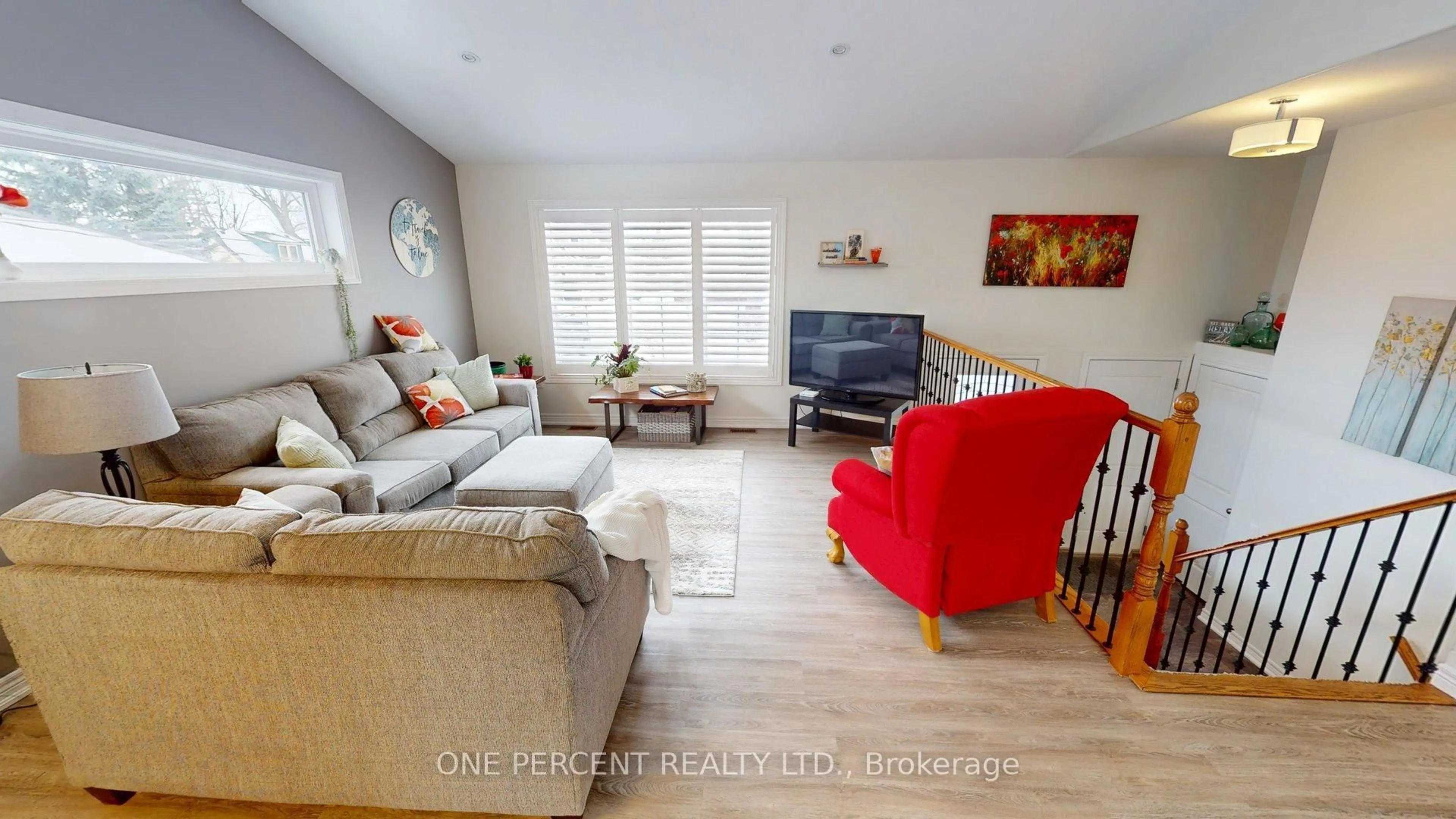 Living room with furniture, wood/laminate floor for 362 Lakeside Rd, Fort Erie Ontario L2A 4X4