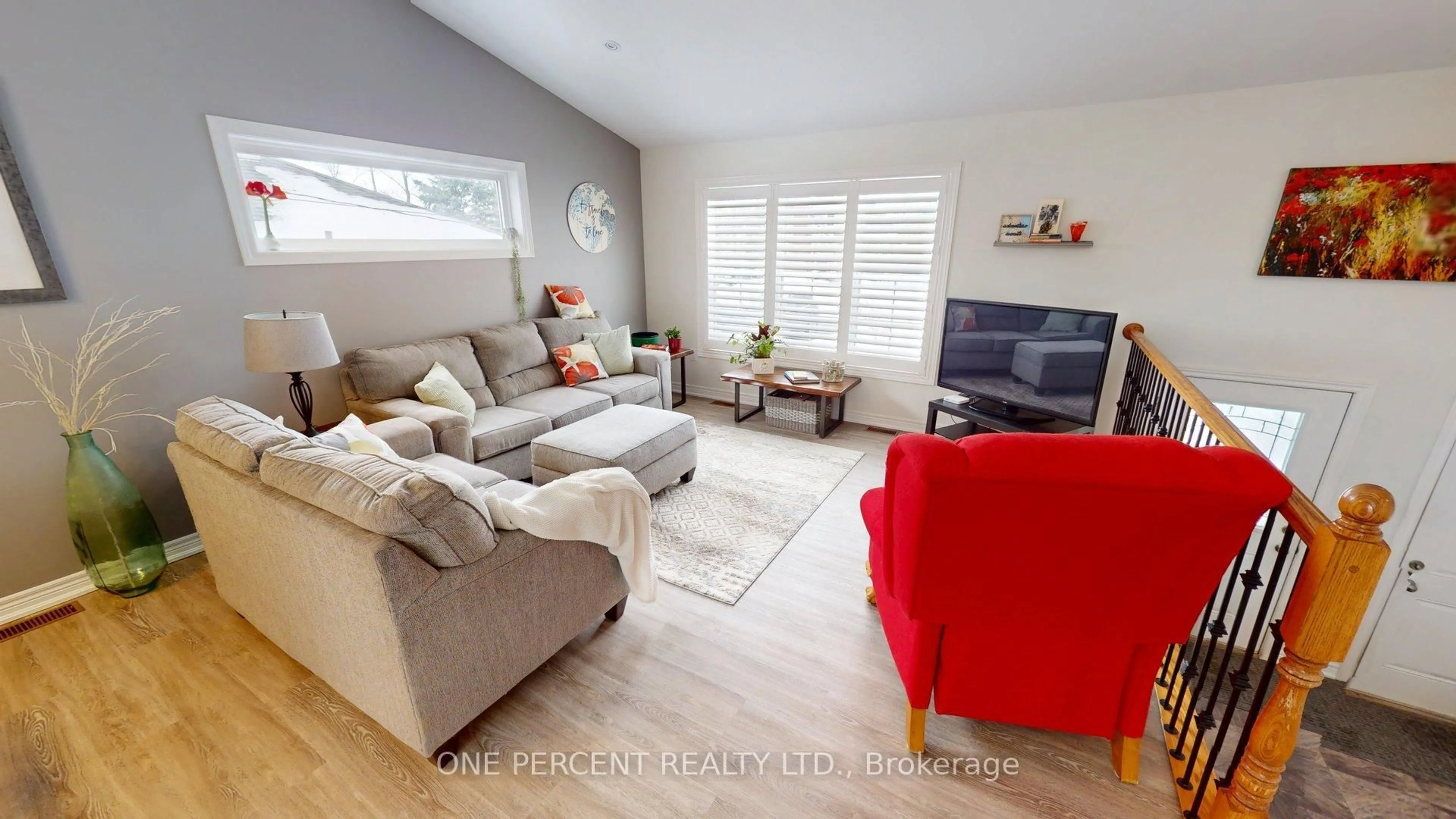 Living room with furniture, unknown for 362 Lakeside Rd, Fort Erie Ontario L2A 4X4