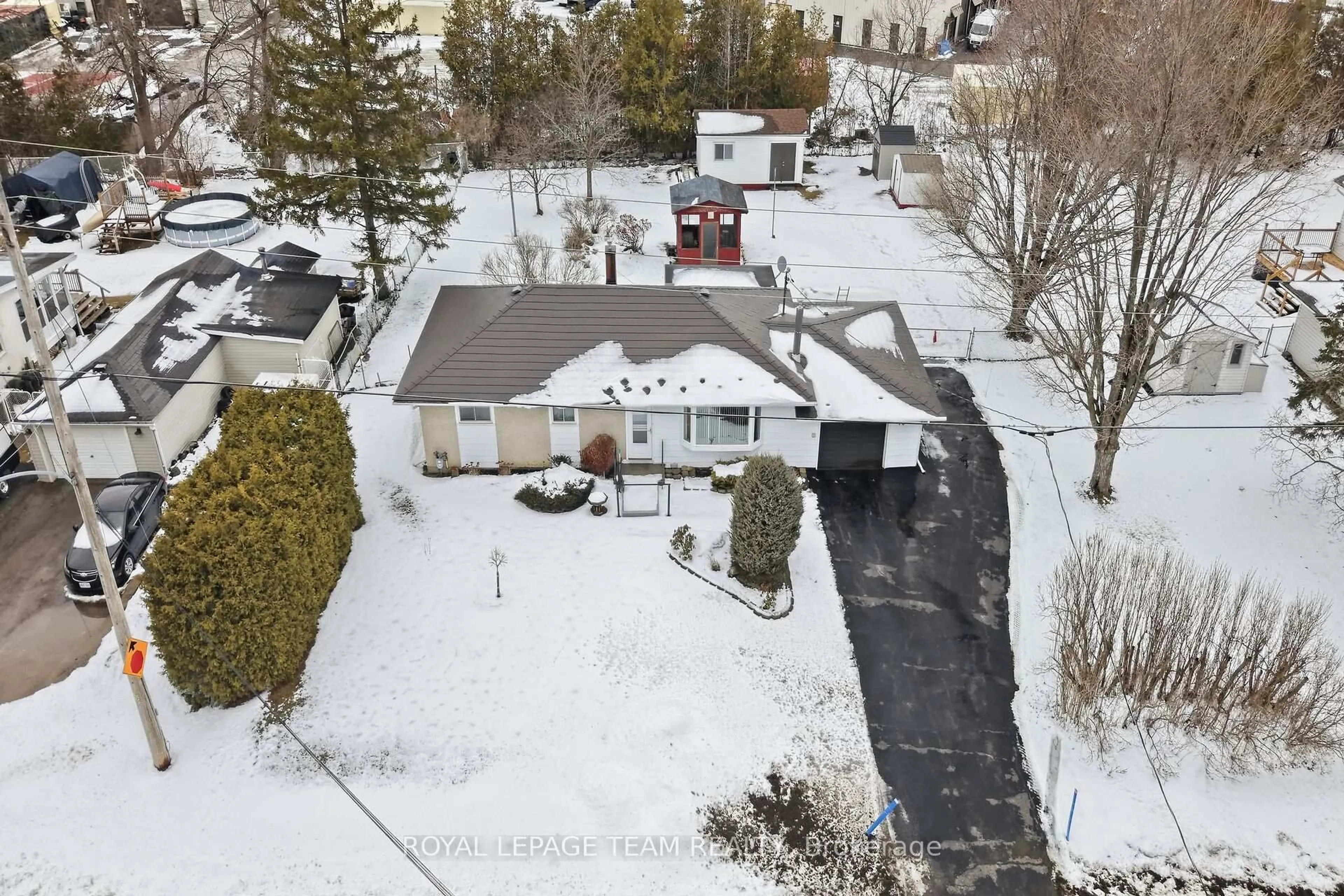 A pic from outside/outdoor area/front of a property/back of a property/a pic from drone, street for 15 Savage Dr, Ottawa Ontario K2S 1B9