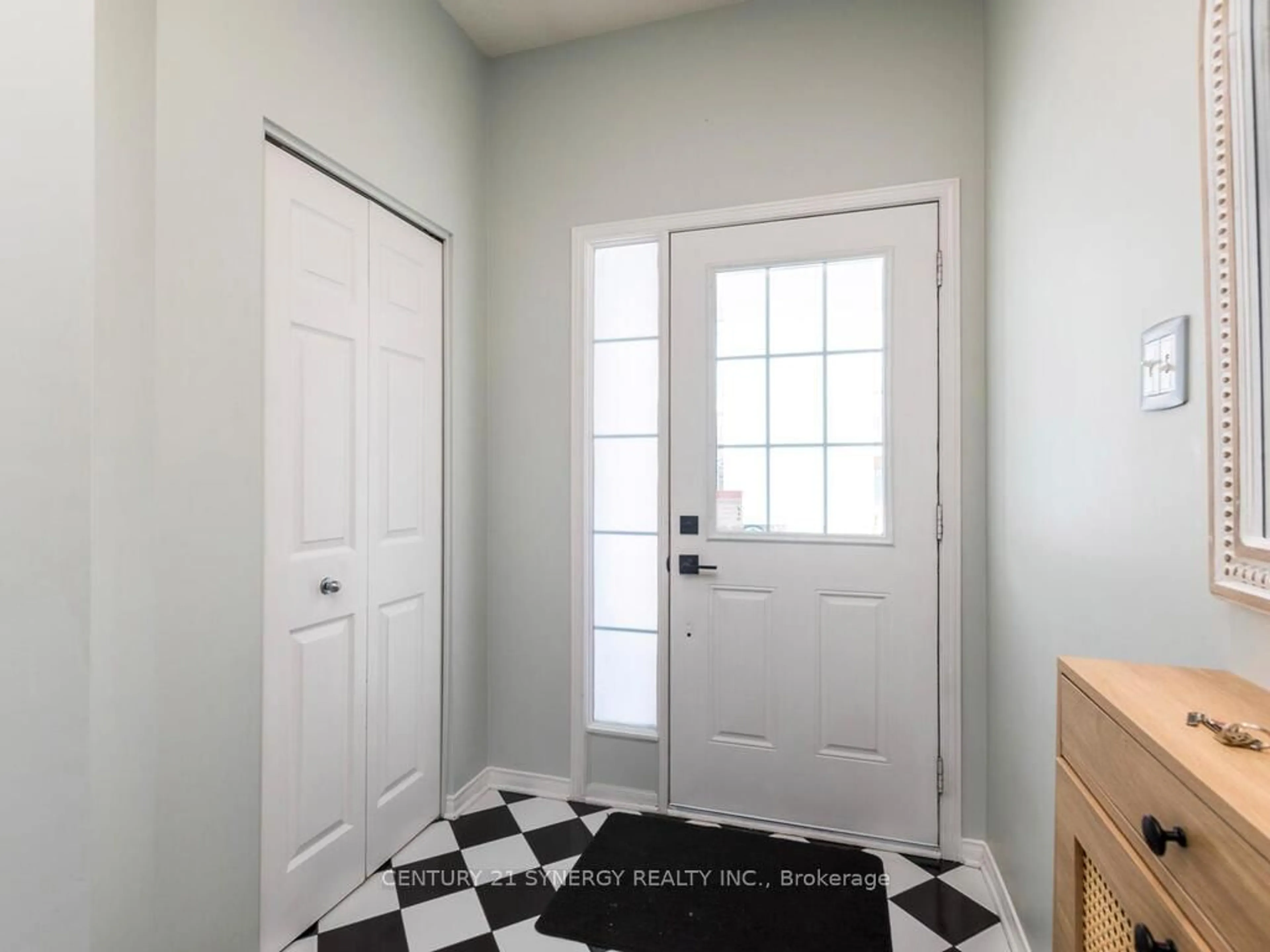 Indoor entryway for 167 Romina St, Ottawa Ontario K2S 0J3