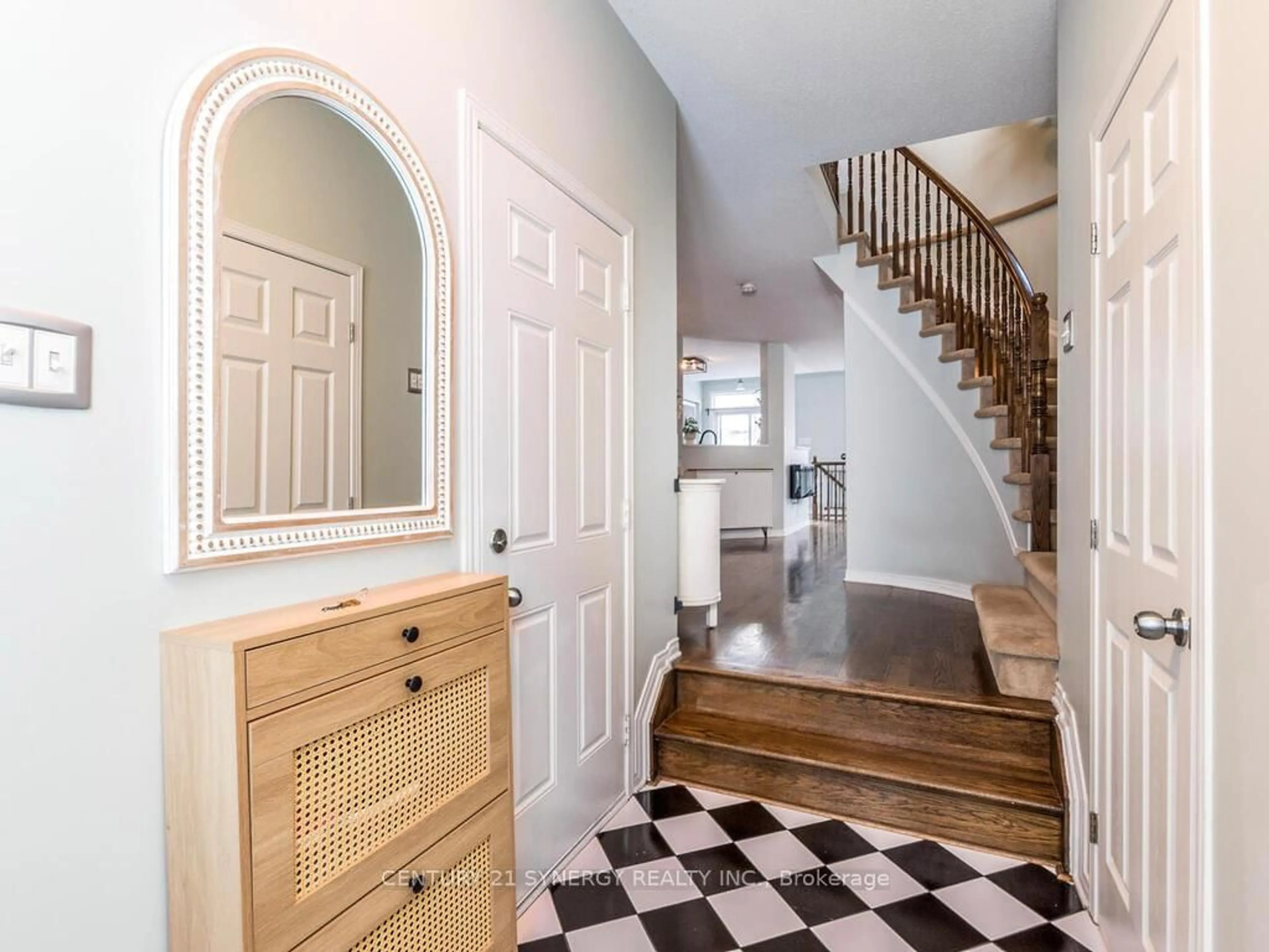 Indoor entryway for 167 Romina St, Ottawa Ontario K2S 0J3