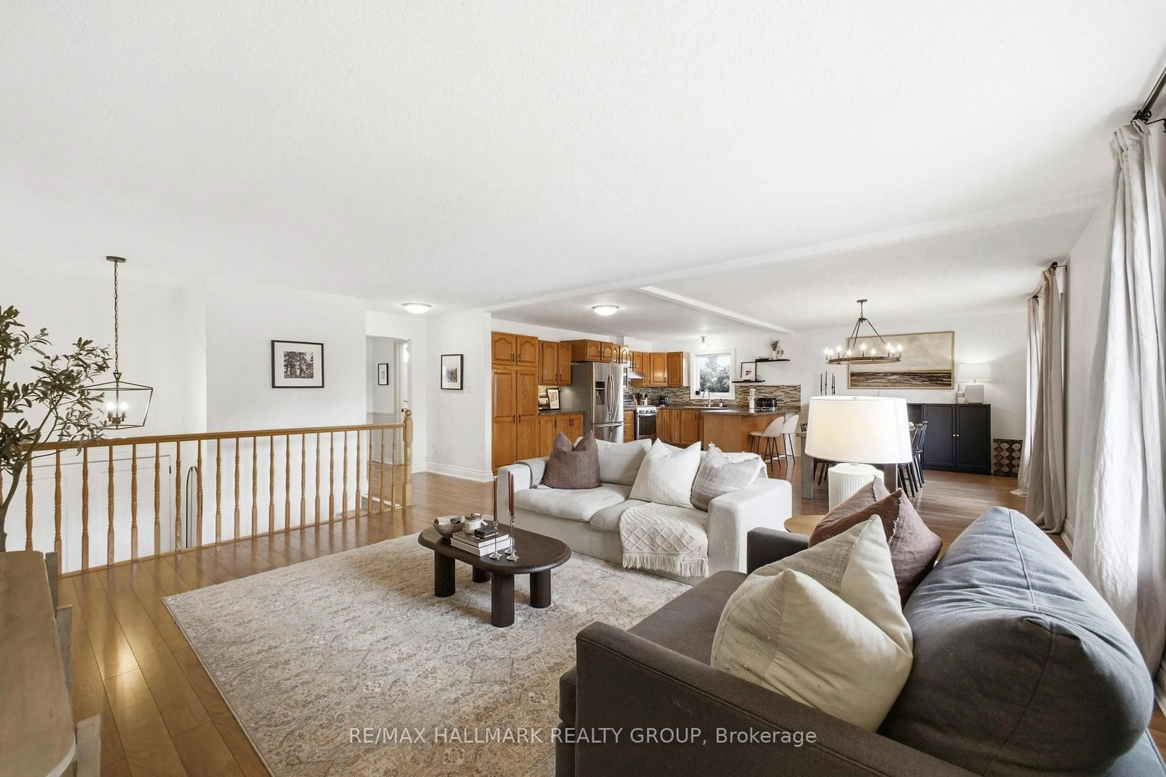 Living room with furniture, wood/laminate floor for 7055 Shadow Ridge Dr, Ottawa Ontario K4P 1B8