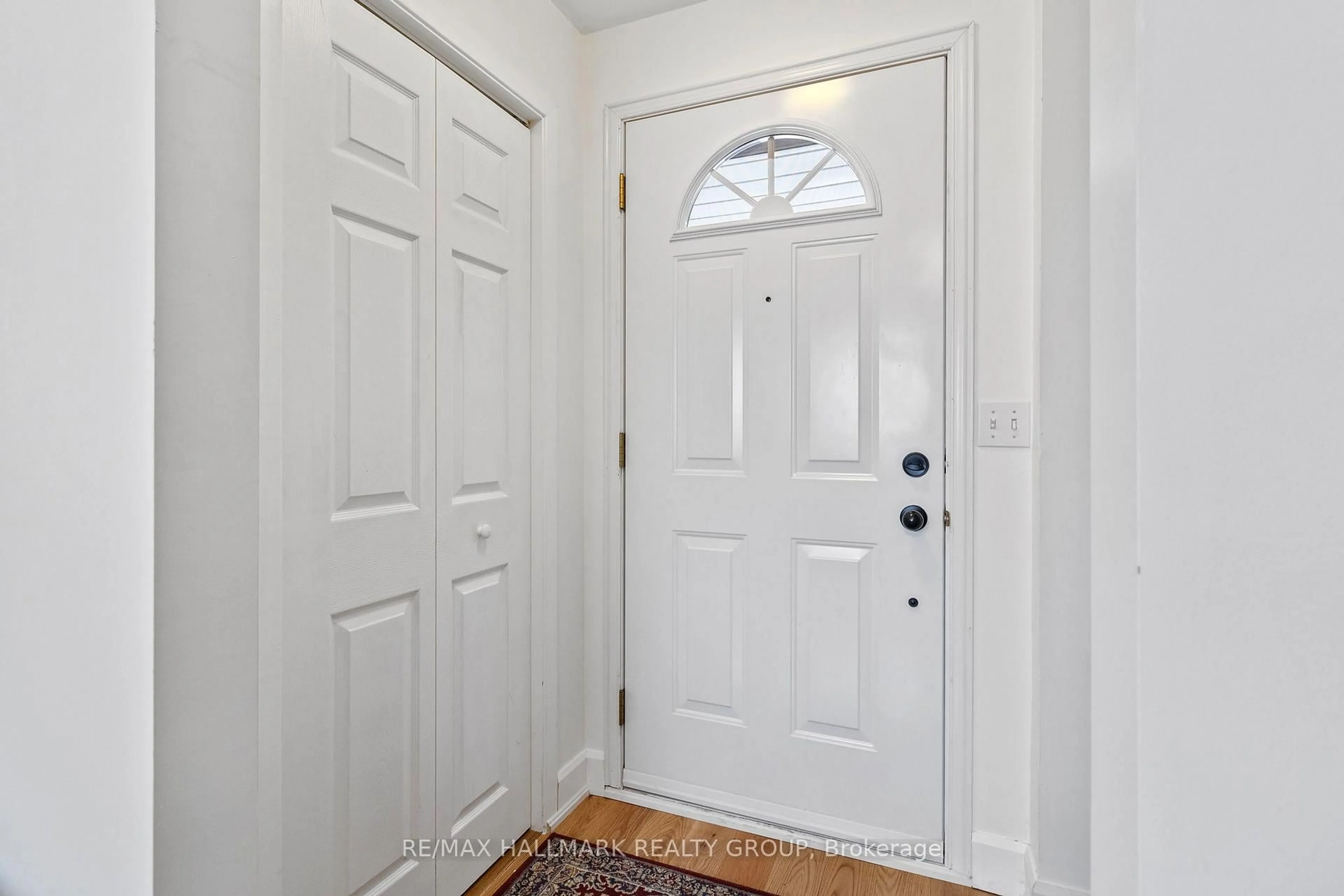 Indoor entryway for 31 Chaffey St, Brockville Ontario K6V 4L5