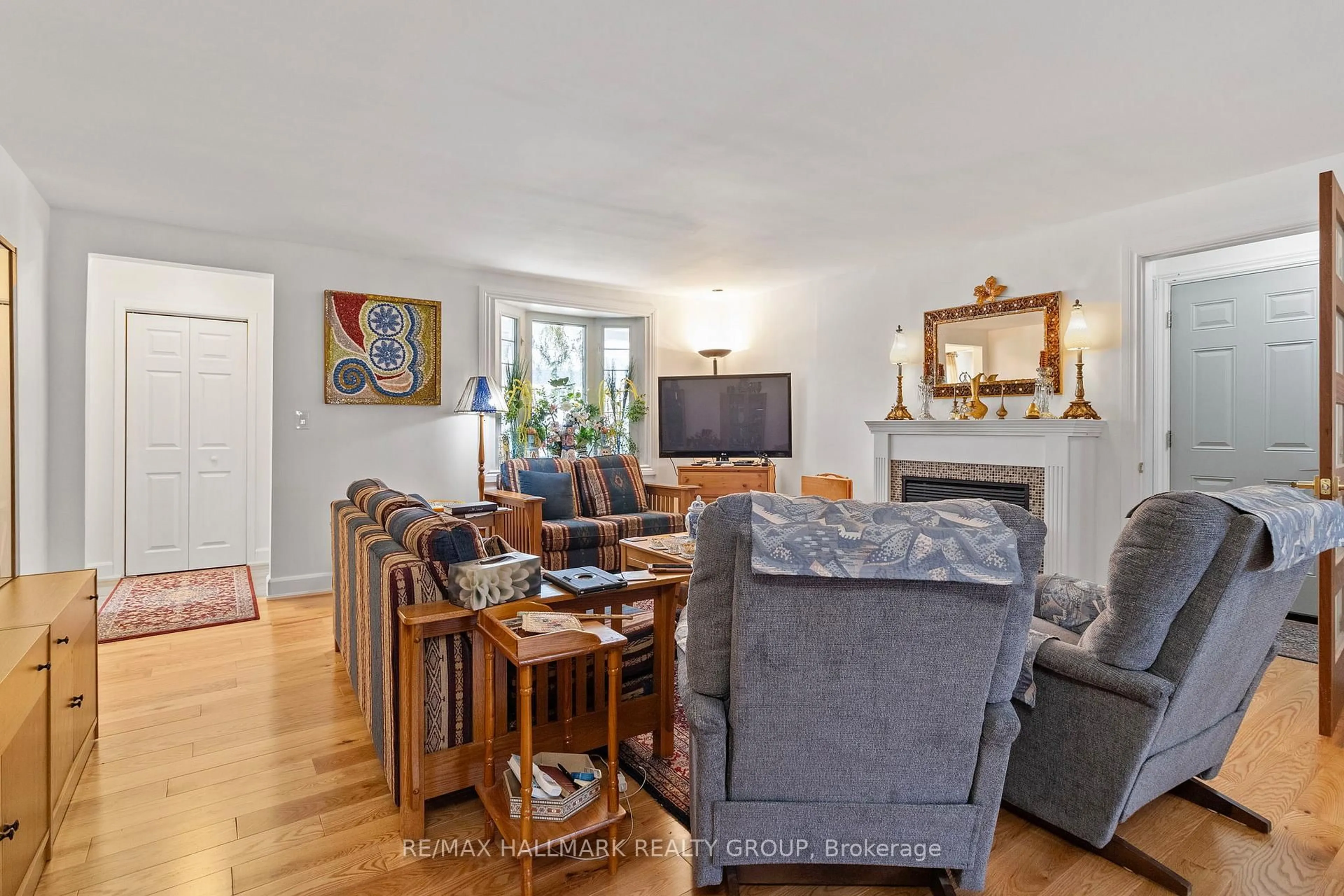 Living room with furniture, unknown for 31 Chaffey St, Brockville Ontario K6V 4L5