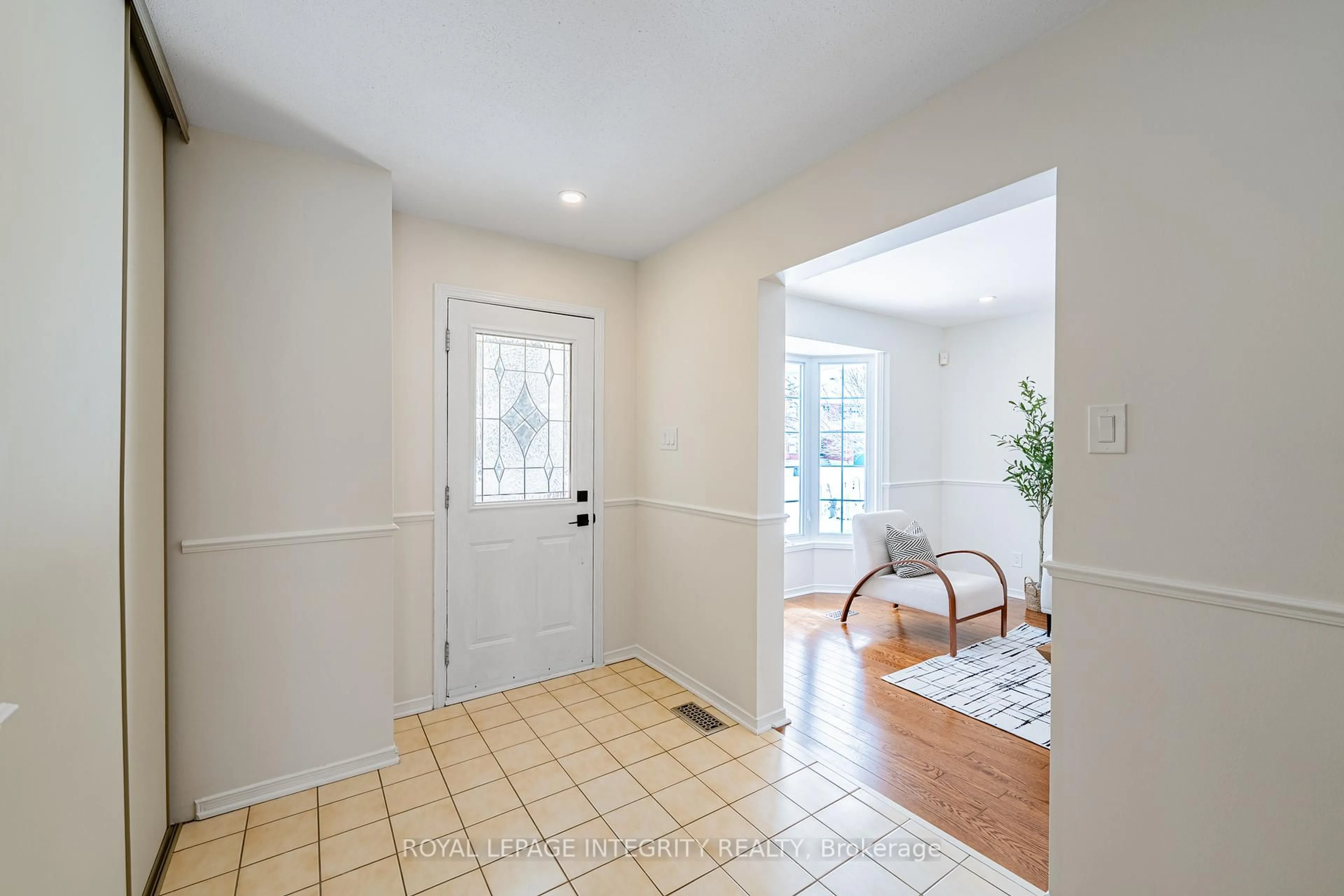 Indoor entryway for 559 ARC EN CIEL St, Ottawa Ontario K4A 3J1