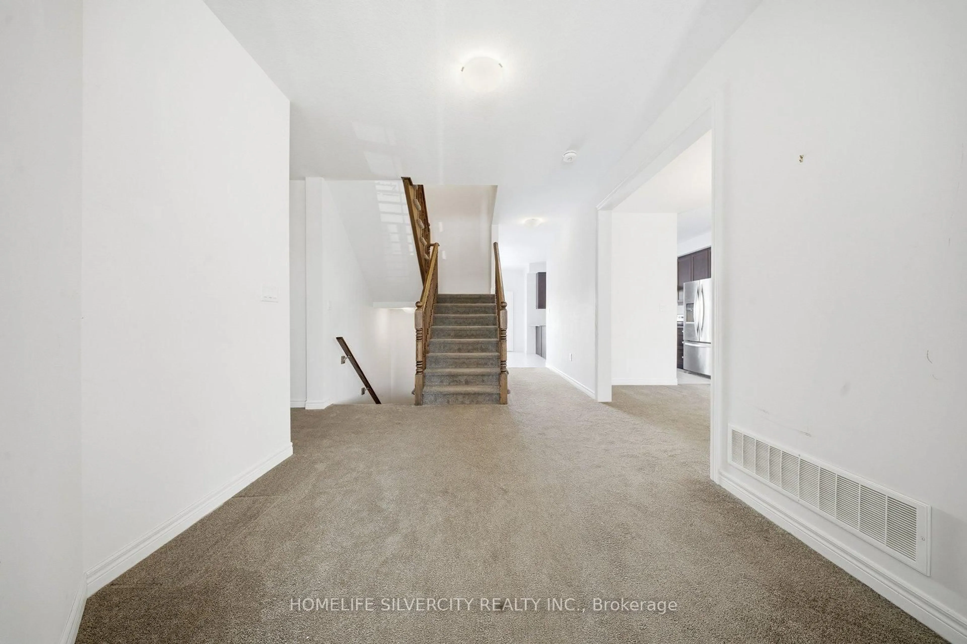 Indoor foyer for 38 Mcgovern Lane, Brant Ontario N3L 0K3