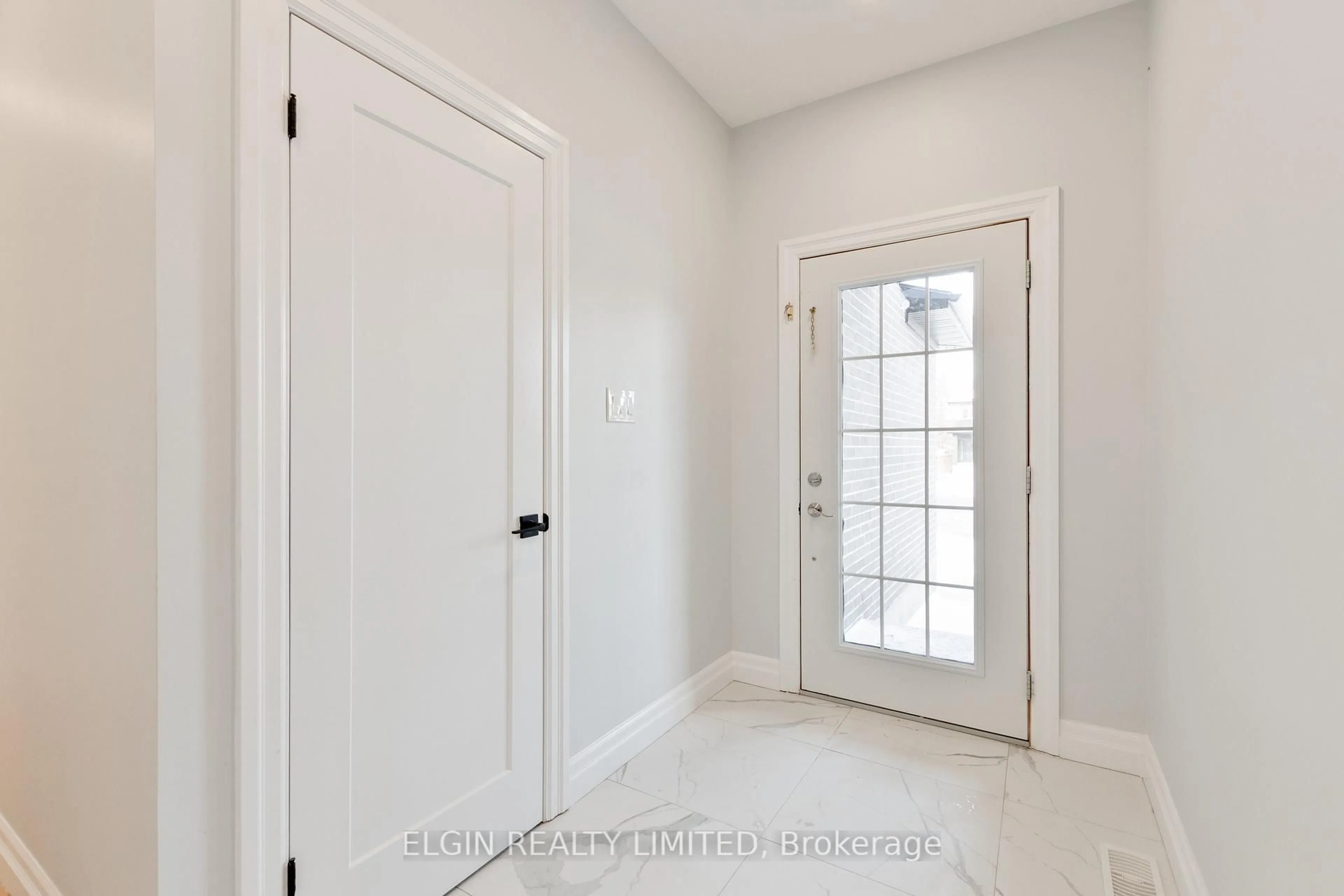 Indoor entryway for 41531 Florence Crt, Southwold Ontario N5P 4N4