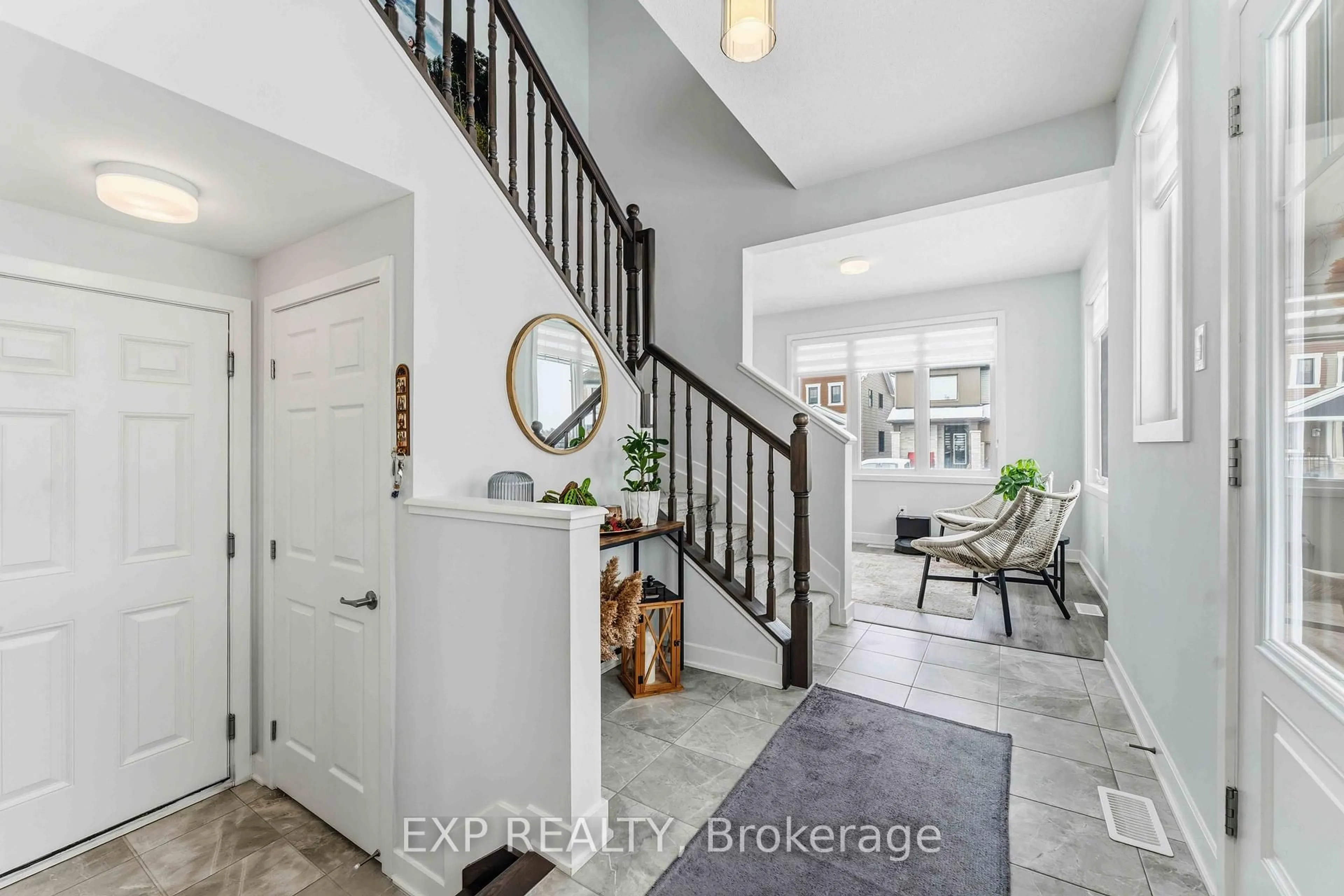 Indoor entryway for 542 Filly Terr, Richmond Ontario K0A 2Z0