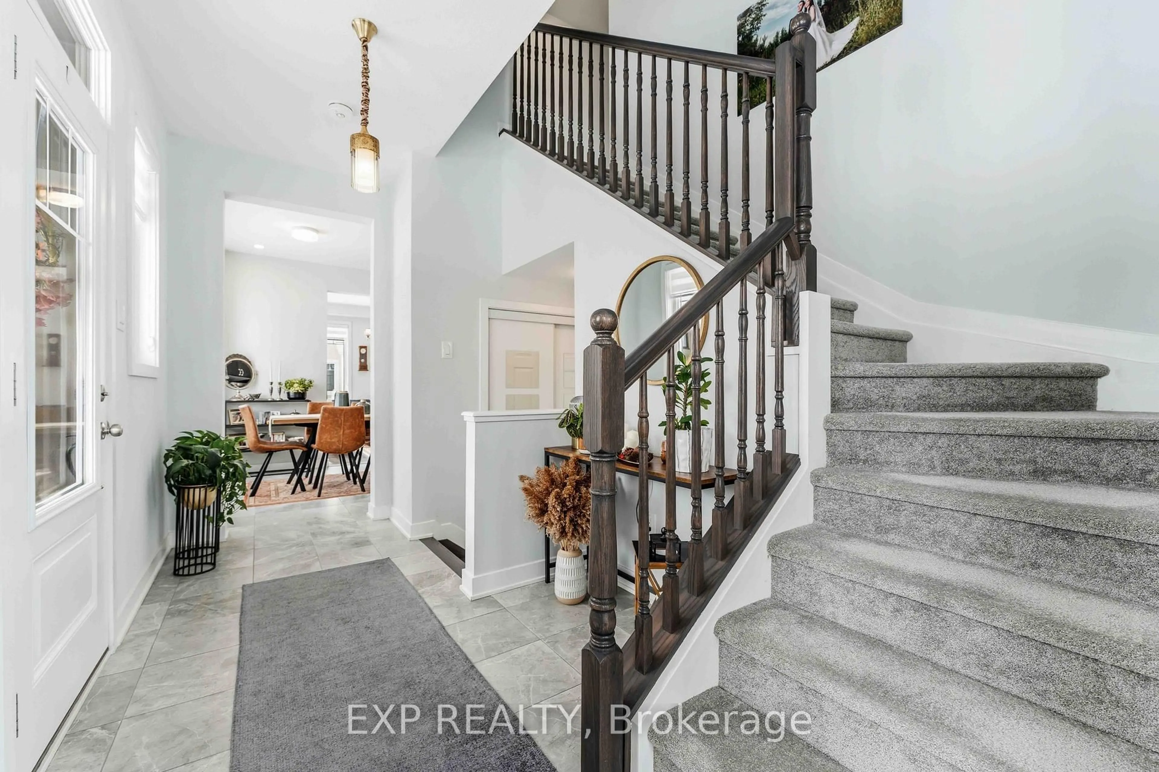 Indoor entryway for 542 Filly Terr, Richmond Ontario K0A 2Z0