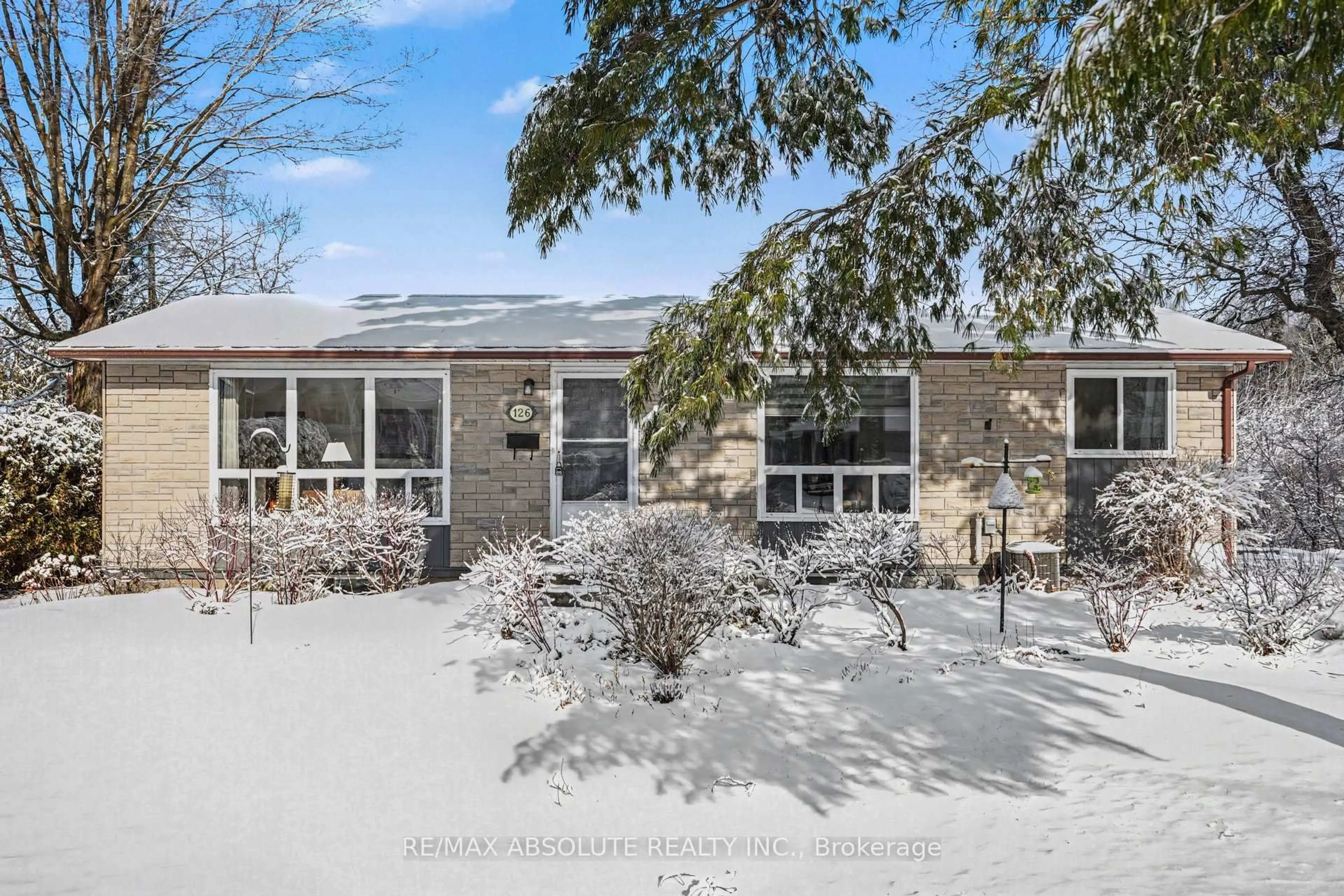 A pic from outside/outdoor area/front of a property/back of a property/a pic from drone, street for 126 Ida St, Arnprior Ontario K7S 3J3