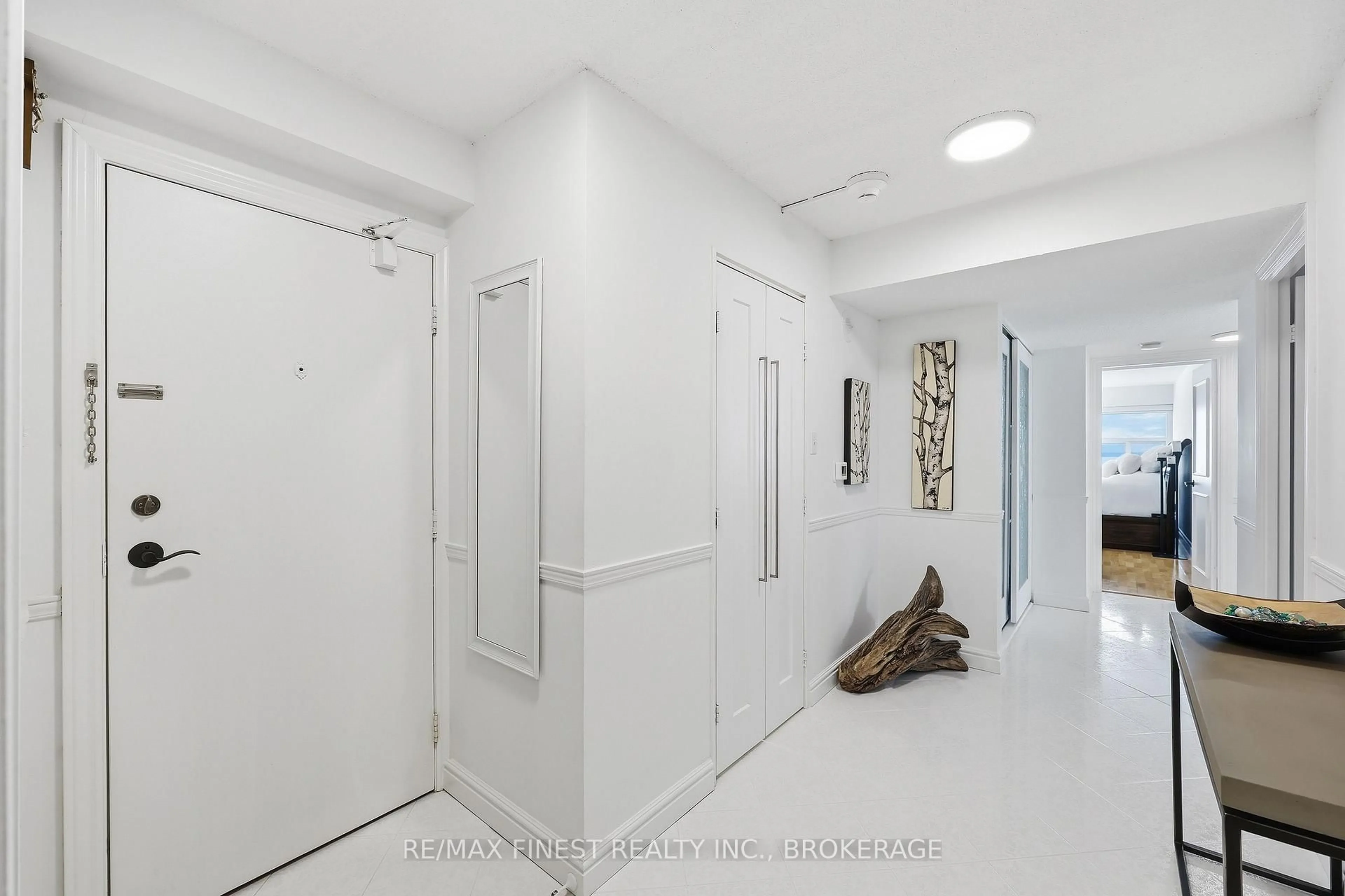 Indoor entryway for 185 Ontario St #608, Kingston Ontario K7L 2Y7