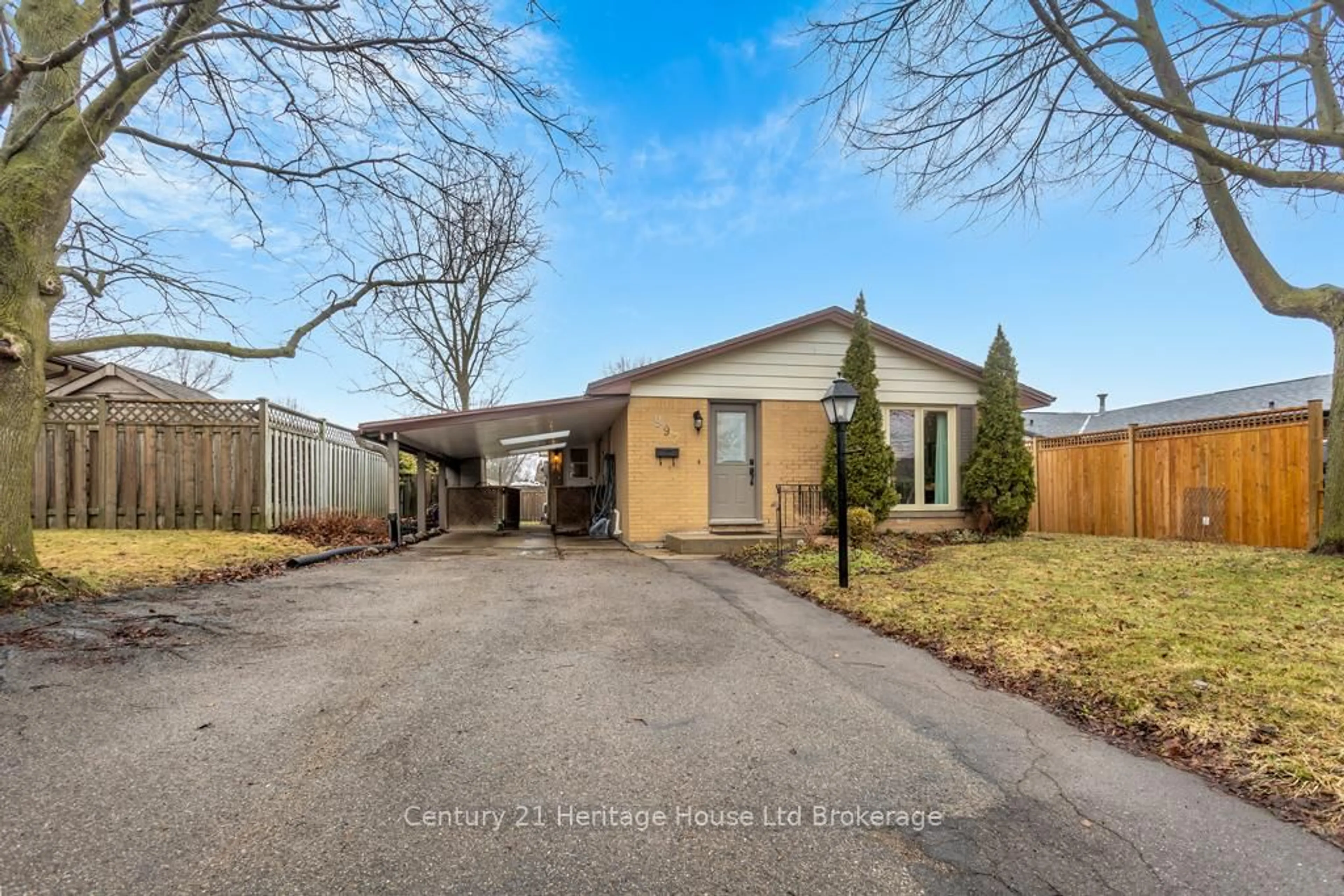 A pic from outside/outdoor area/front of a property/back of a property/a pic from drone, street for 997 Vanier Ave, Woodstock Ontario N4S 4K5