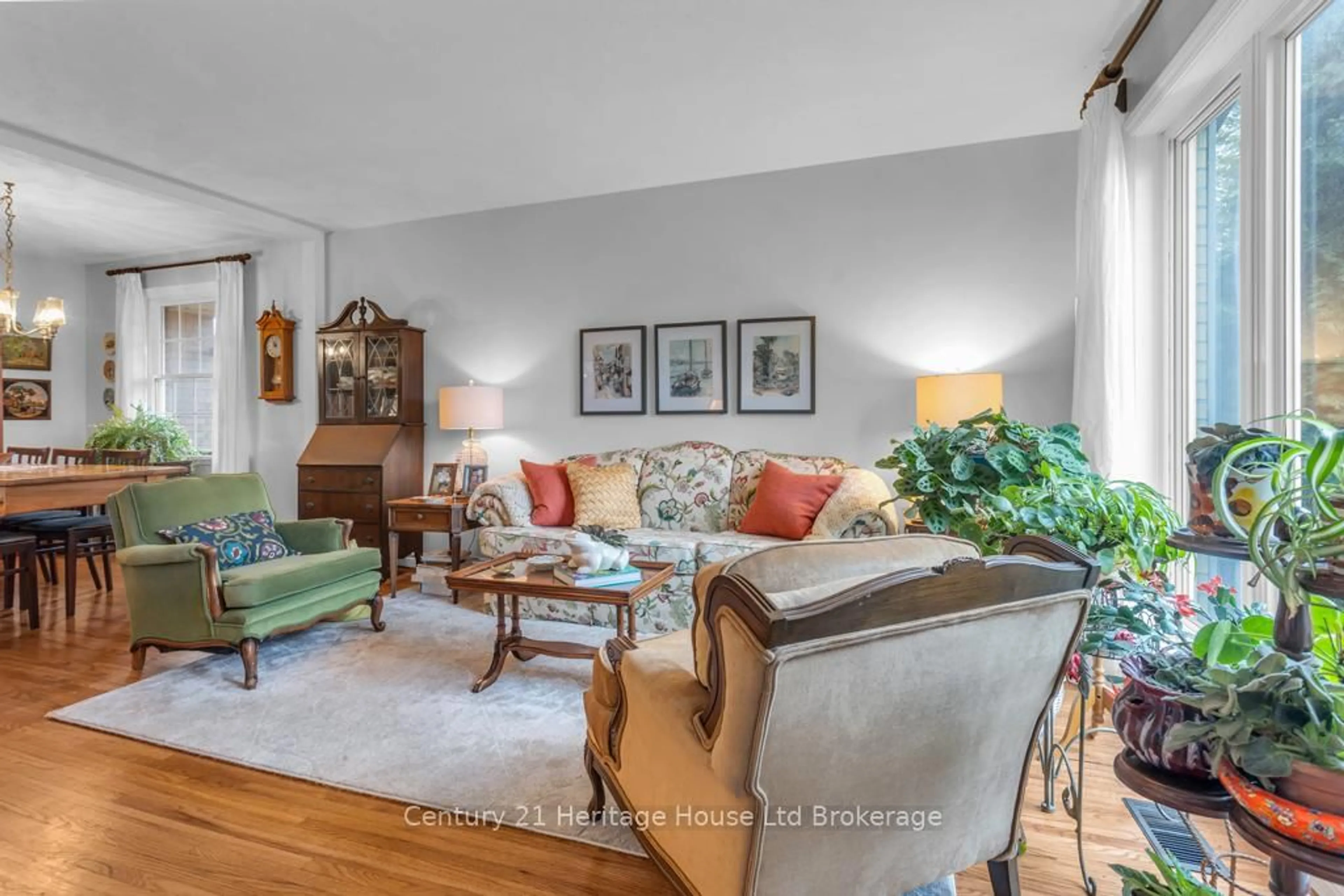 Living room with furniture, unknown for 997 Vanier Ave, Woodstock Ontario N4S 4K5