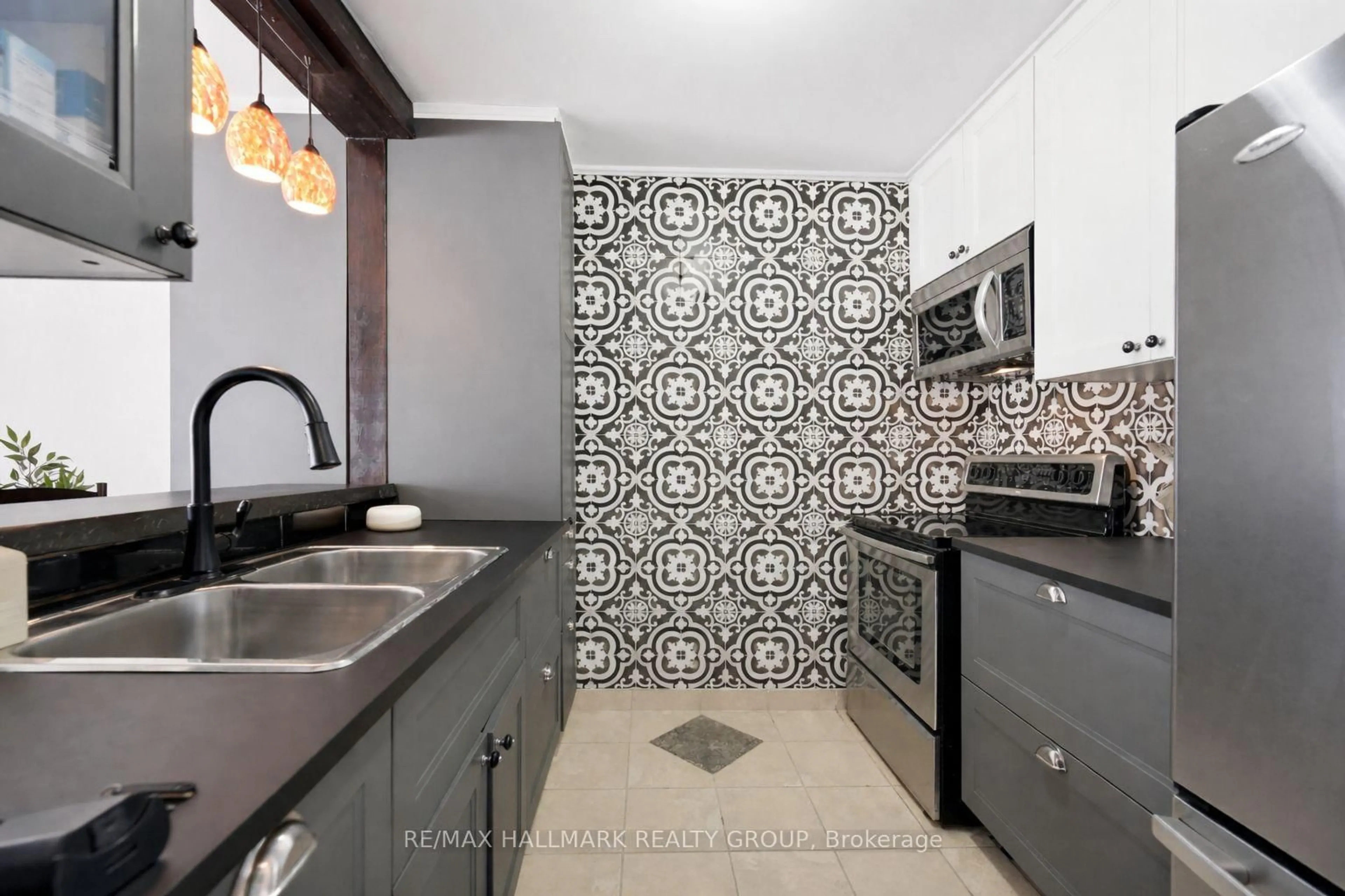 Standard kitchen, ceramic/tile floor for 1099 Cadboro Rd #113, Ottawa Ontario K1J 9K4