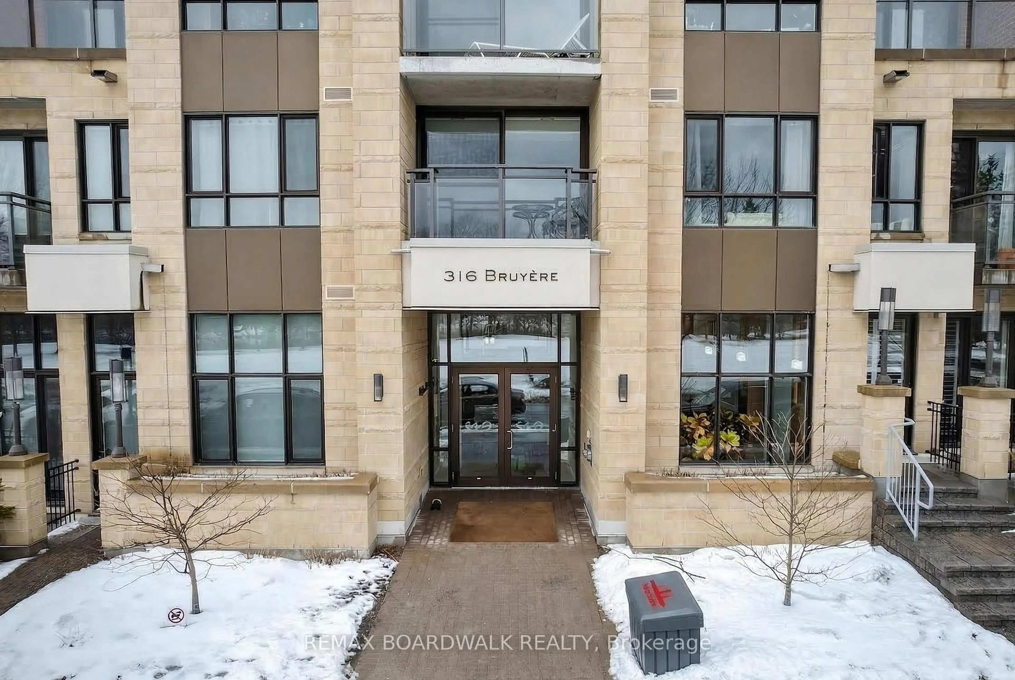 Indoor foyer for 316 Bruyere St #116, Ottawa Ontario K1N 0C3