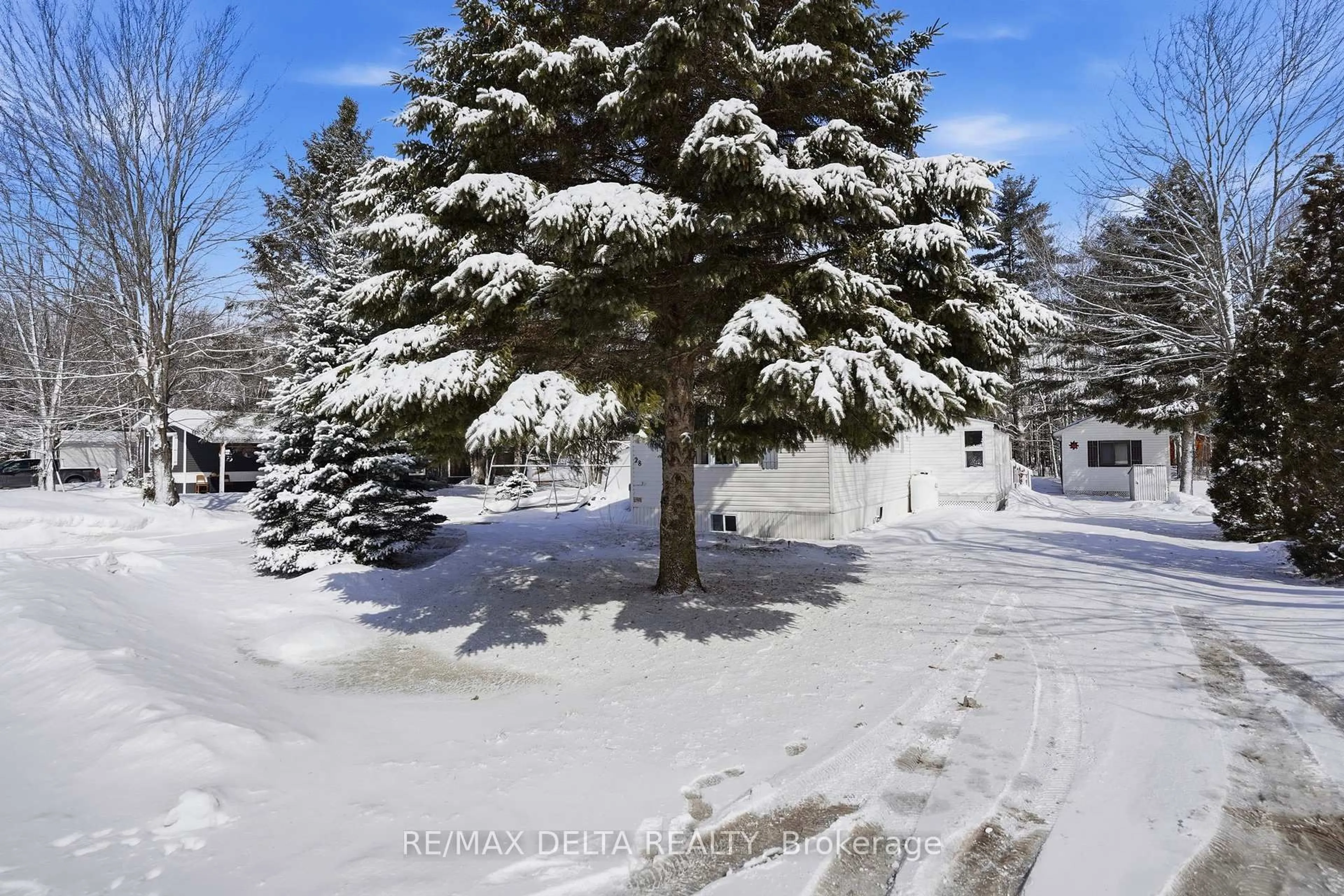 A pic from outside/outdoor area/front of a property/back of a property/a pic from drone, street for 28-5279 County road 17 Highway, Alfred and Plantagenet Ontario K0B 1A0