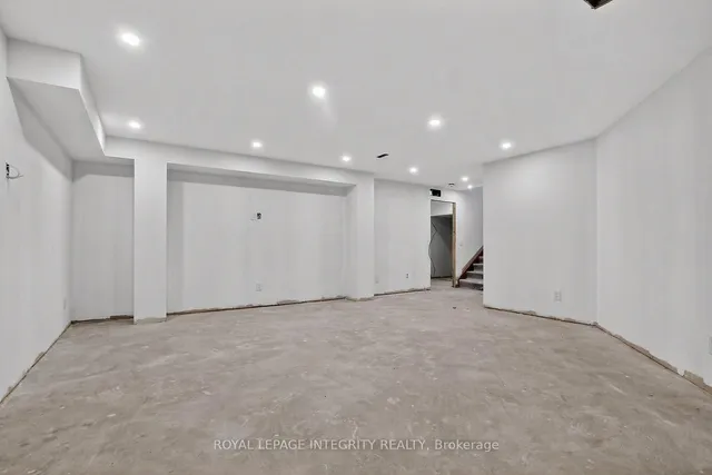 112 Queen Elizabeth Dr, Ottawa 4