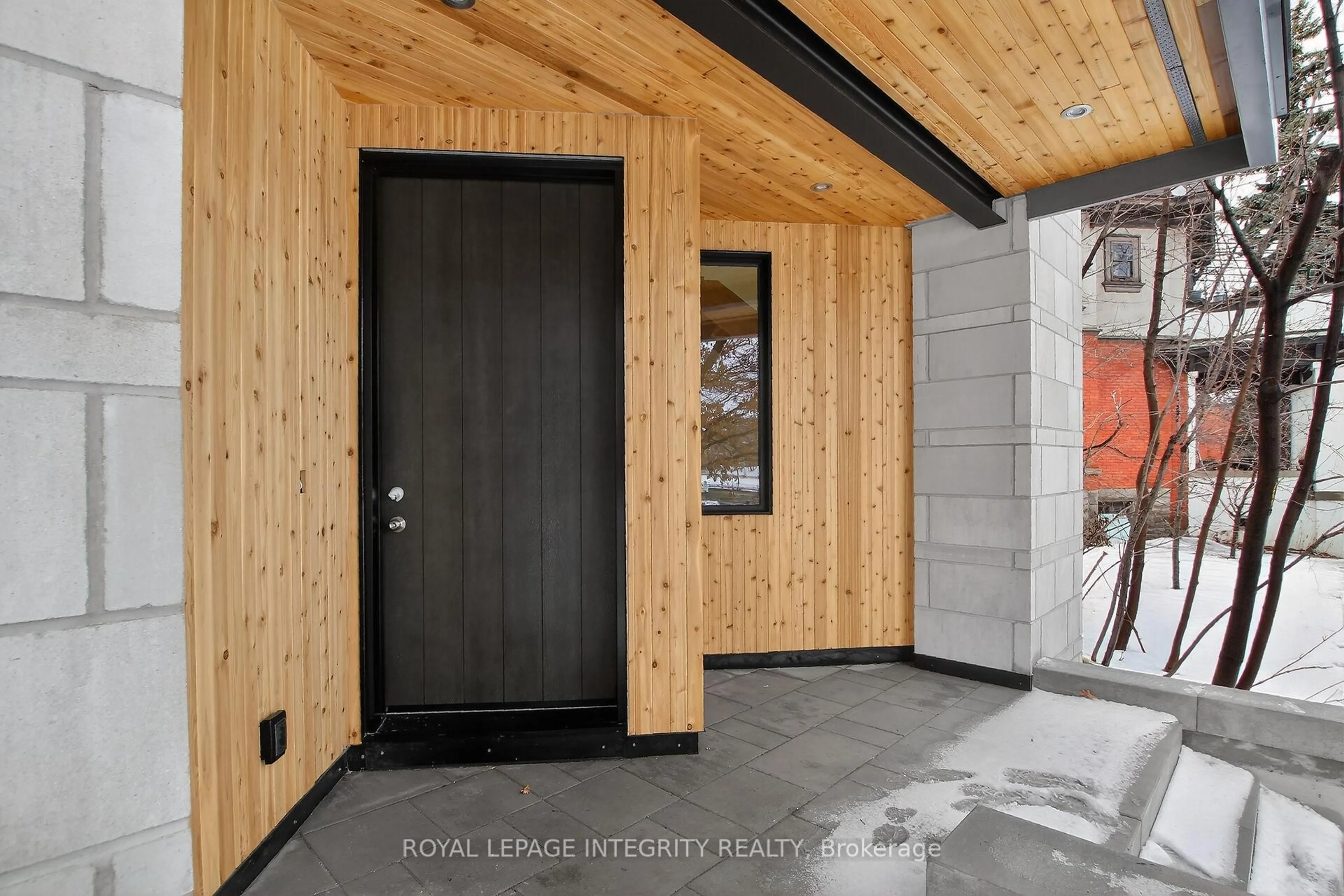 Indoor entryway for 112 Queen Elizabeth Dr, Ottawa Ontario K2P 0Z5