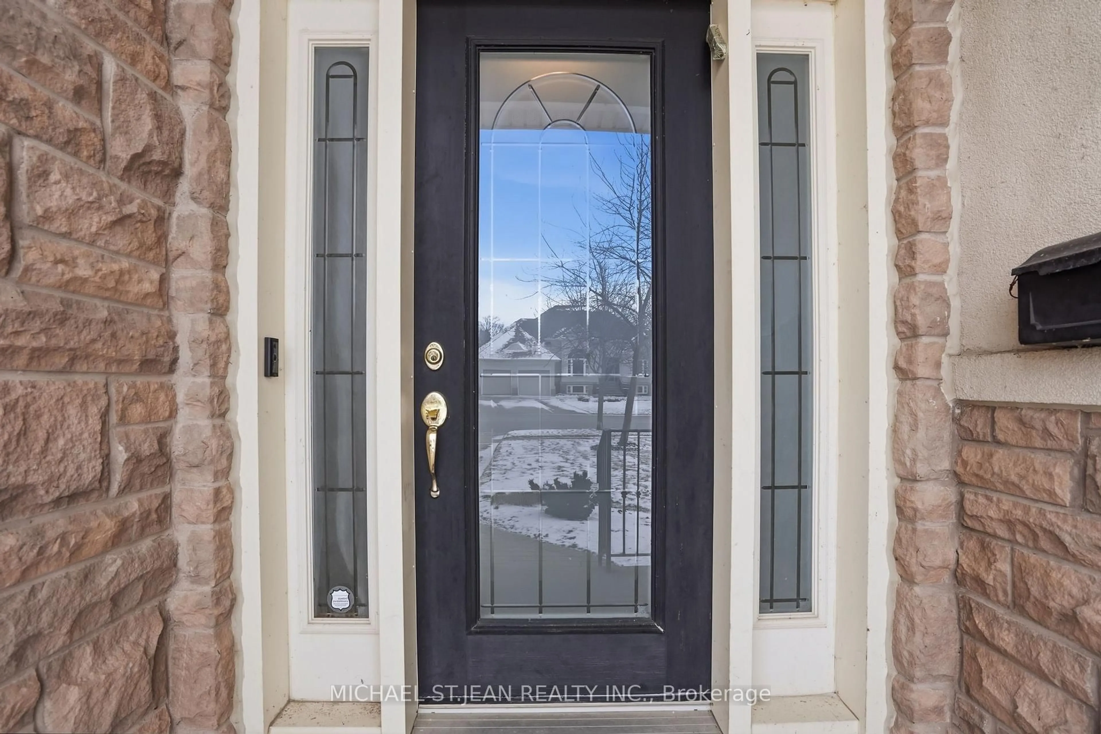 Indoor entryway for 25 Scullers Way #2, St. Catharines Ontario L2N 7S9