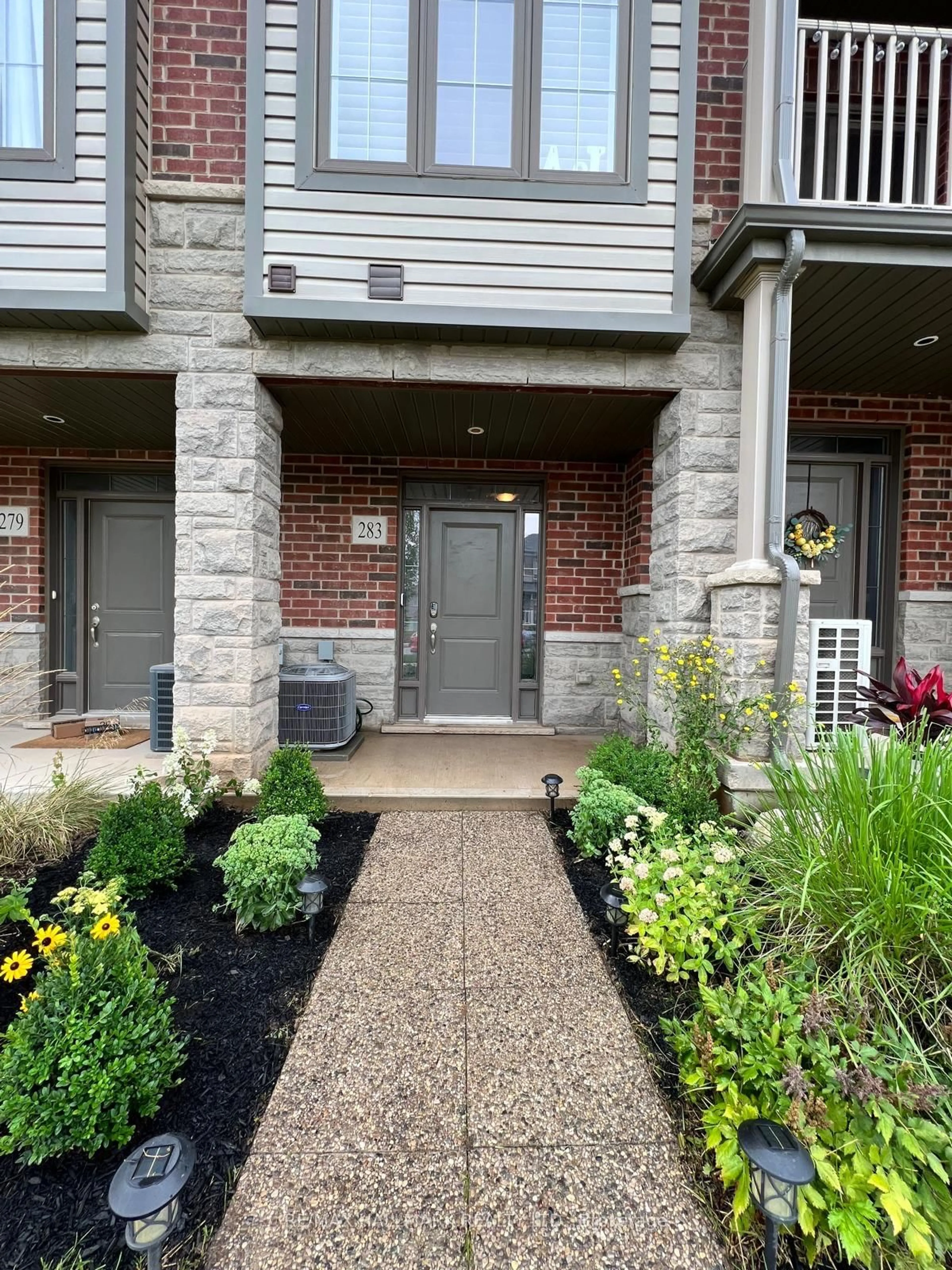 Unknown for 283 Skinner Rd, Hamilton Ontario L8B 1W5