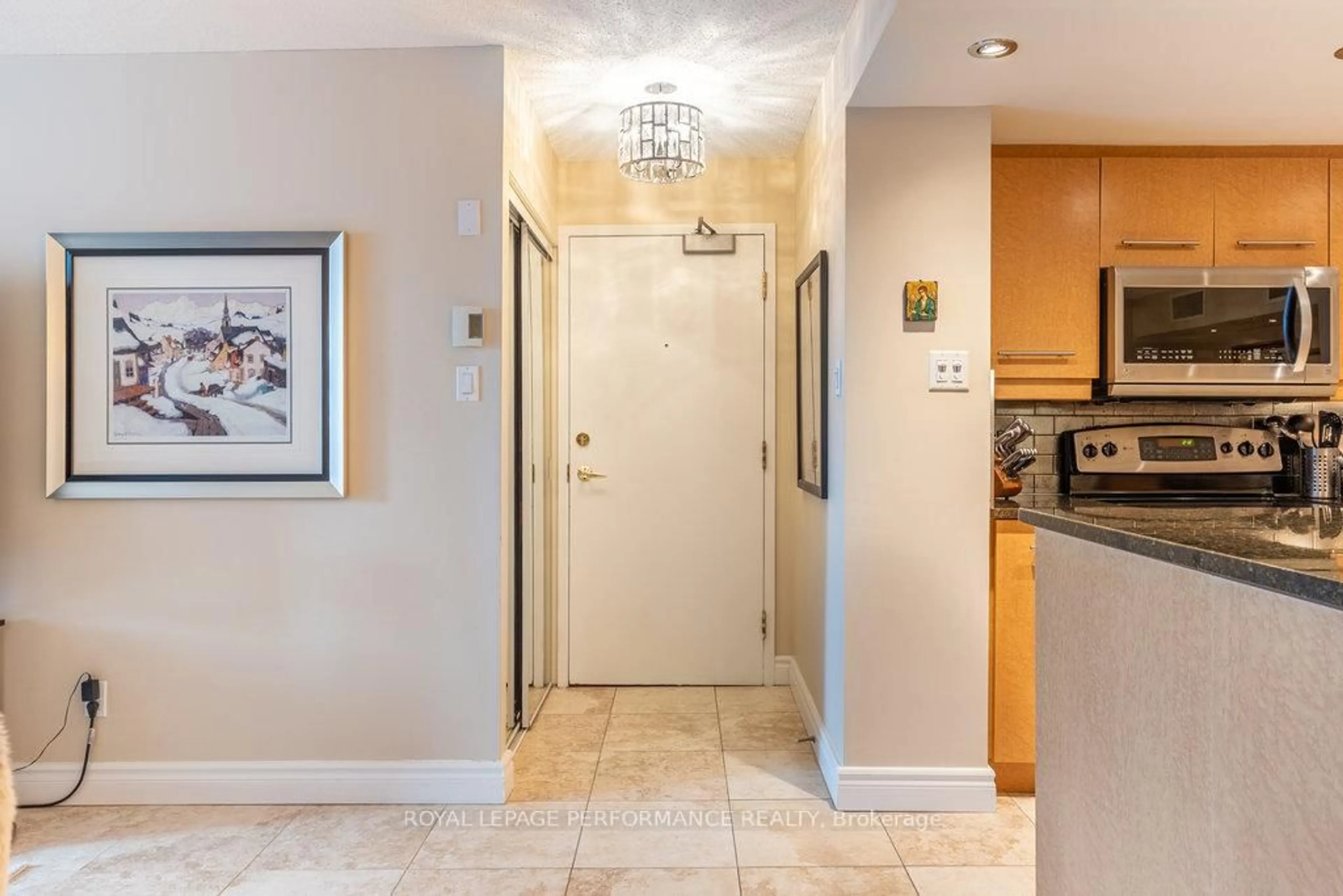 Indoor foyer for 160 George St #1401, Ottawa Ontario K1N 9M2