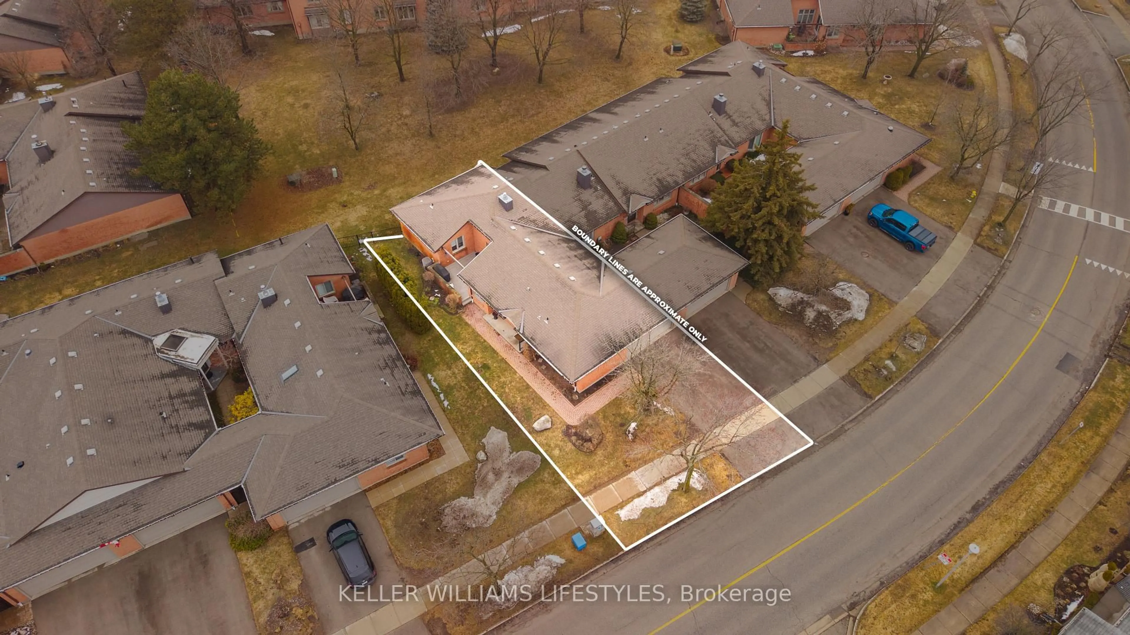 A pic from outside/outdoor area/front of a property/back of a property/a pic from drone, building for 55 Fiddlers Green Rd #9, London North Ontario N6H 4T8