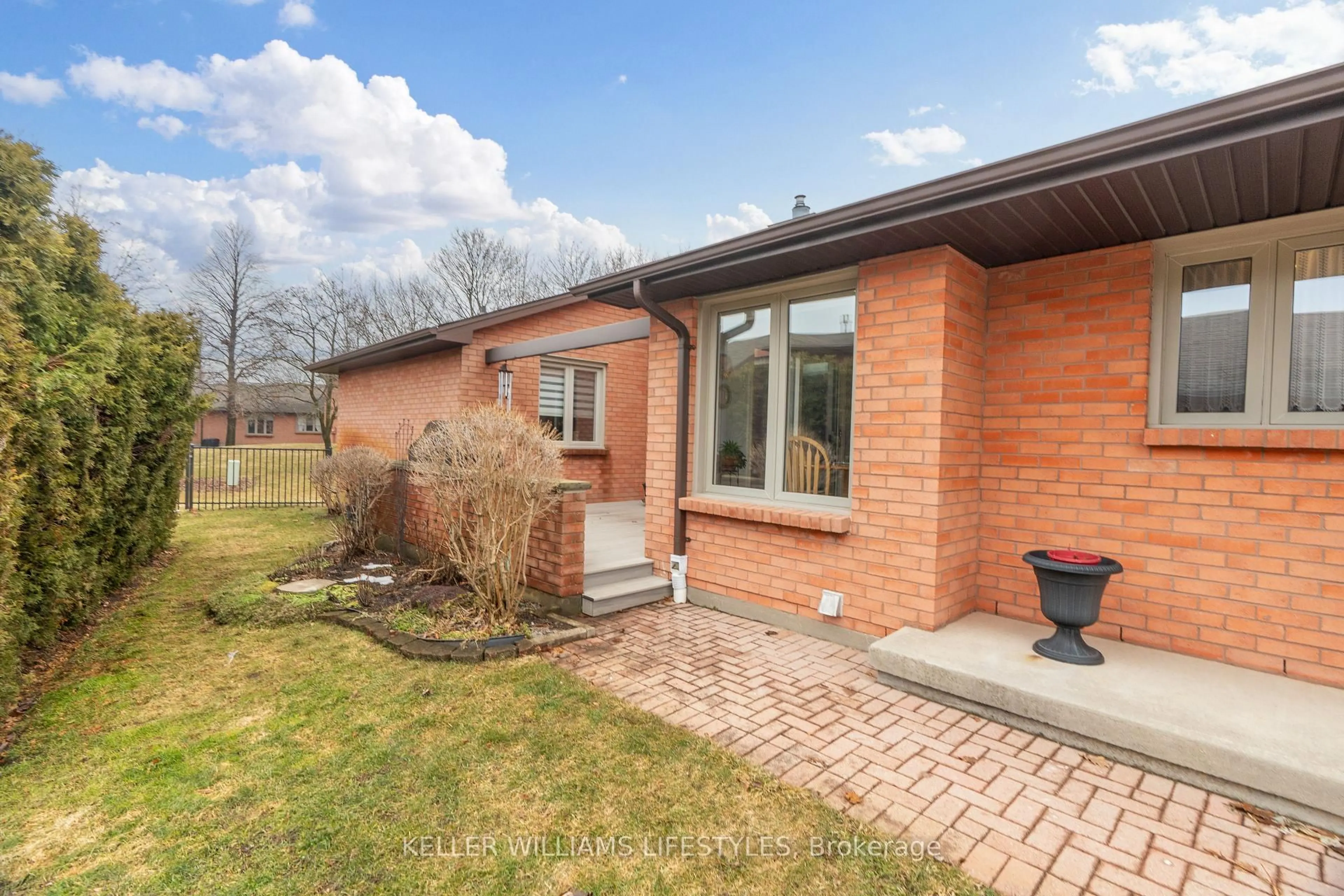 Home with brick exterior material, street for 55 Fiddlers Green Rd #9, London North Ontario N6H 4T8