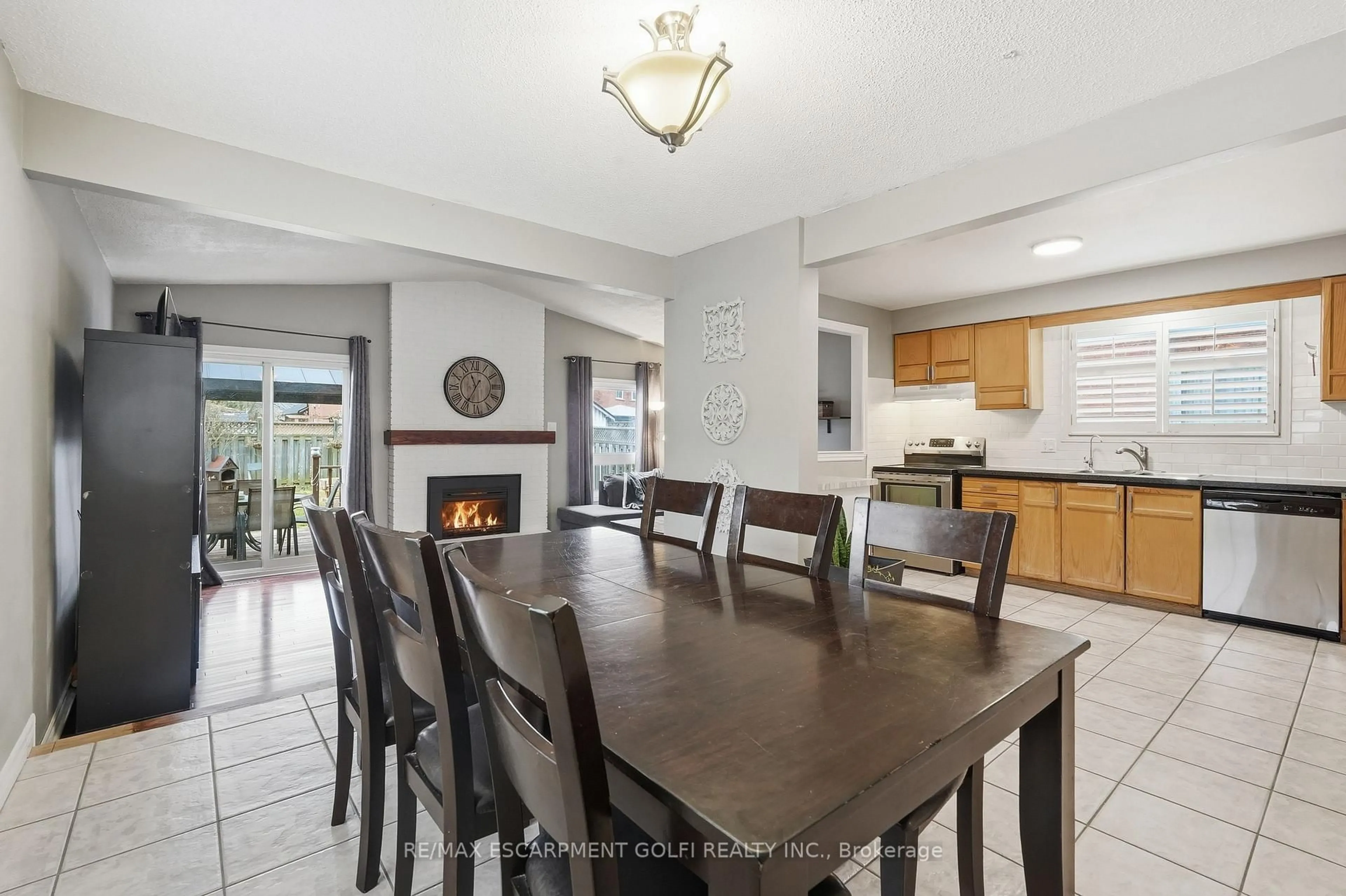 Dining room, ceramic/tile floor for 333 Celtic Dr, Hamilton Ontario L8E 4N1