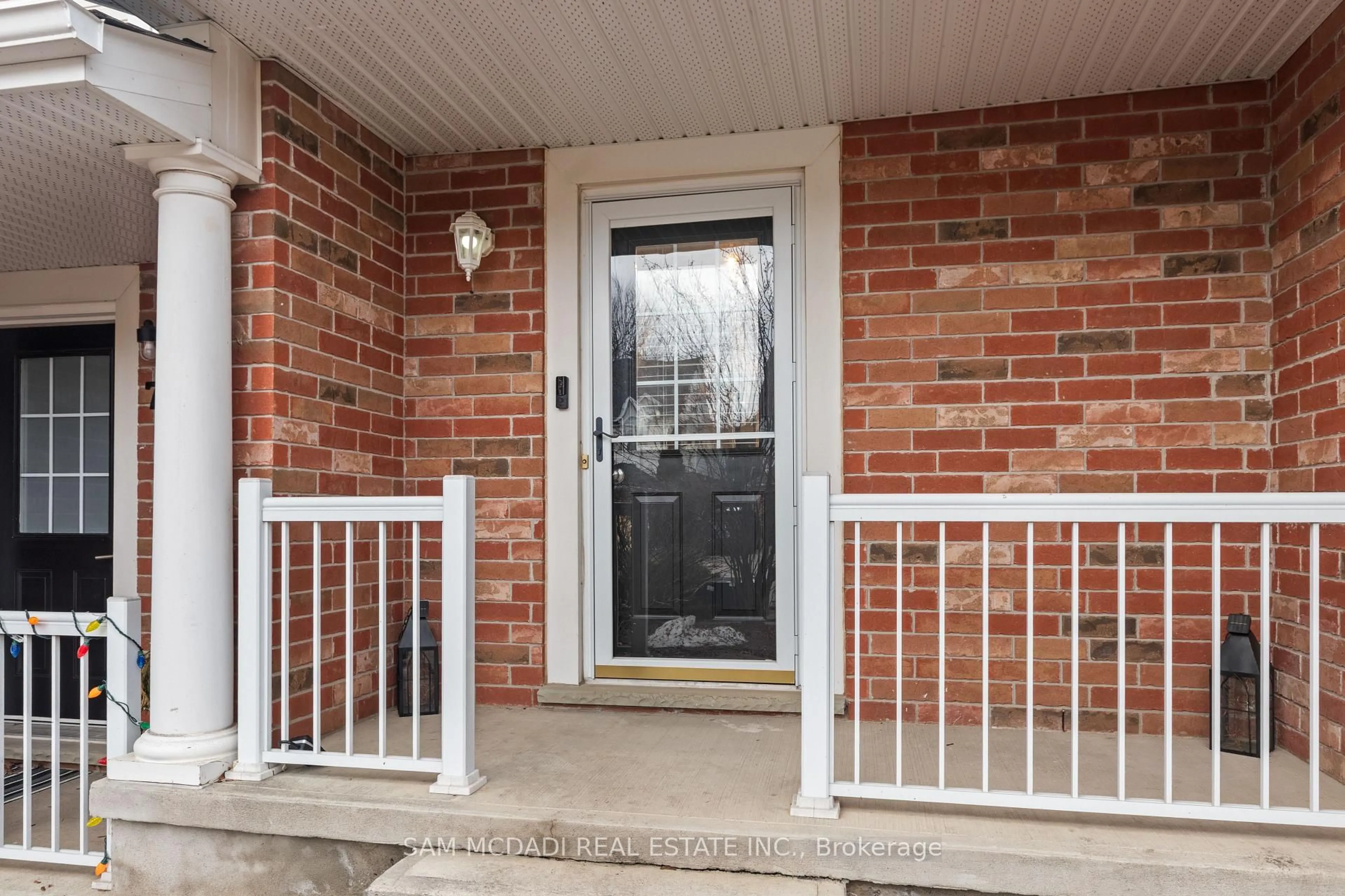 Indoor entryway for 75 Elma Pl, Cambridge Ontario N3C 4E7