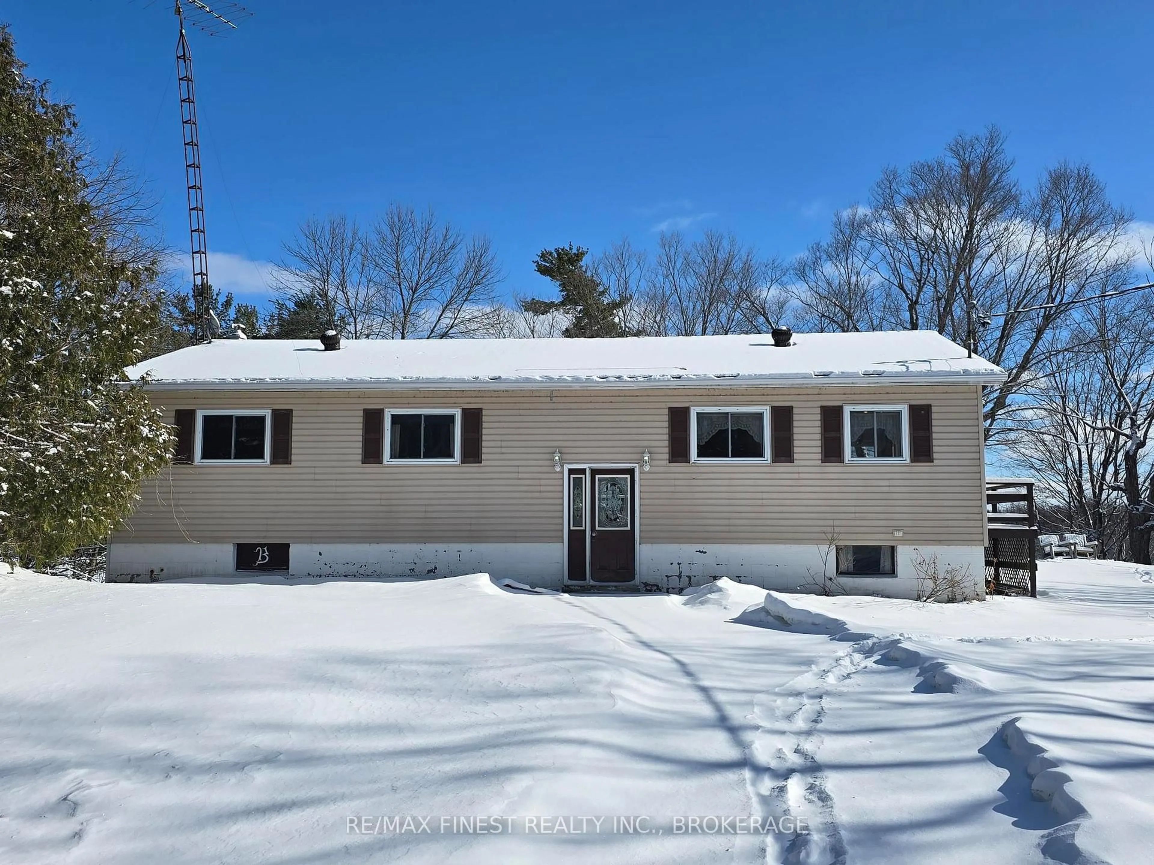 Home with vinyl exterior material, unknown for 1182 Clement Rd, Sharbot Lake Ontario K0H 2P0