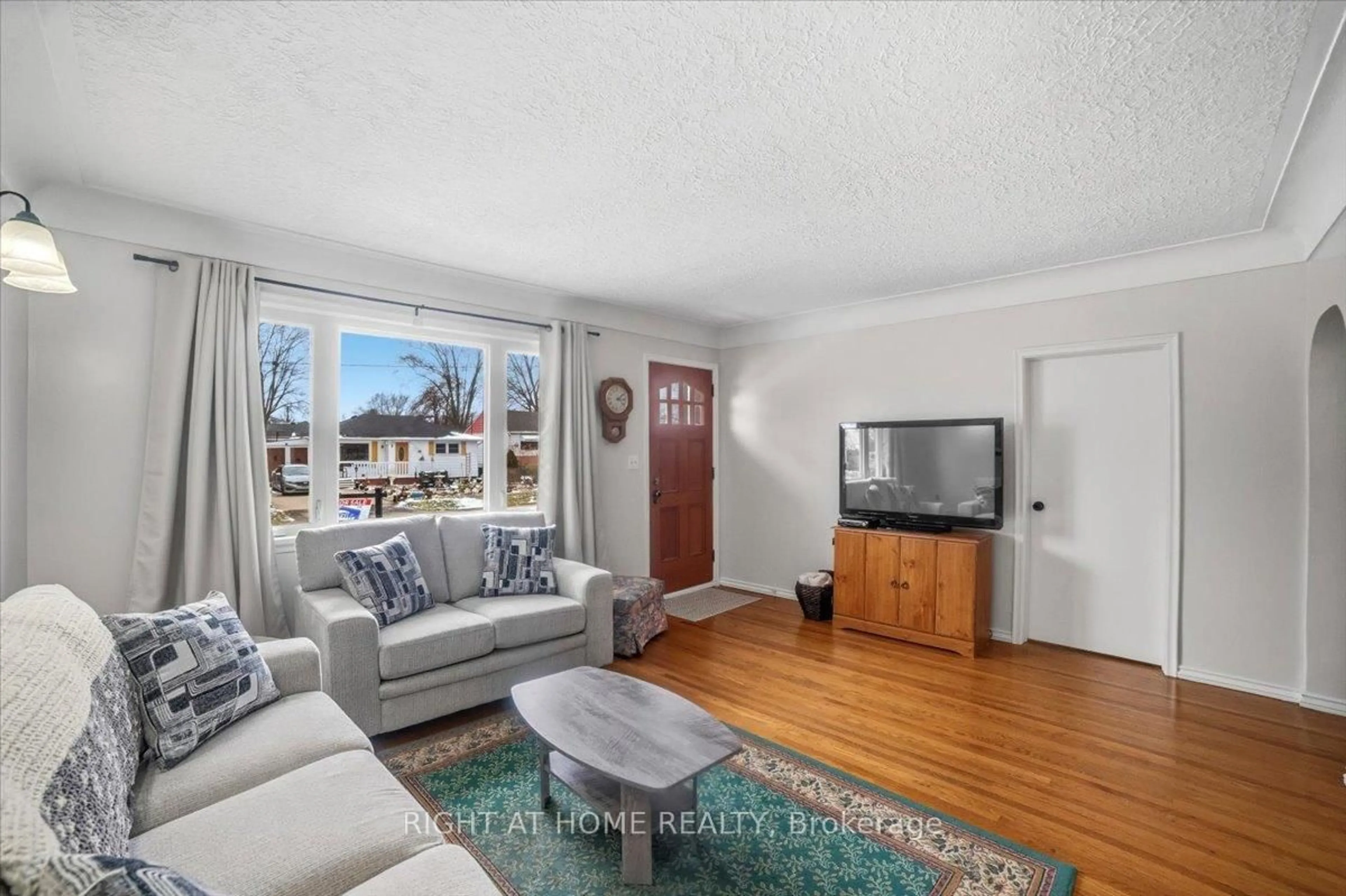 Living room with furniture, unknown for 12 Vera St, St. Catharines Ontario L2S 1C4