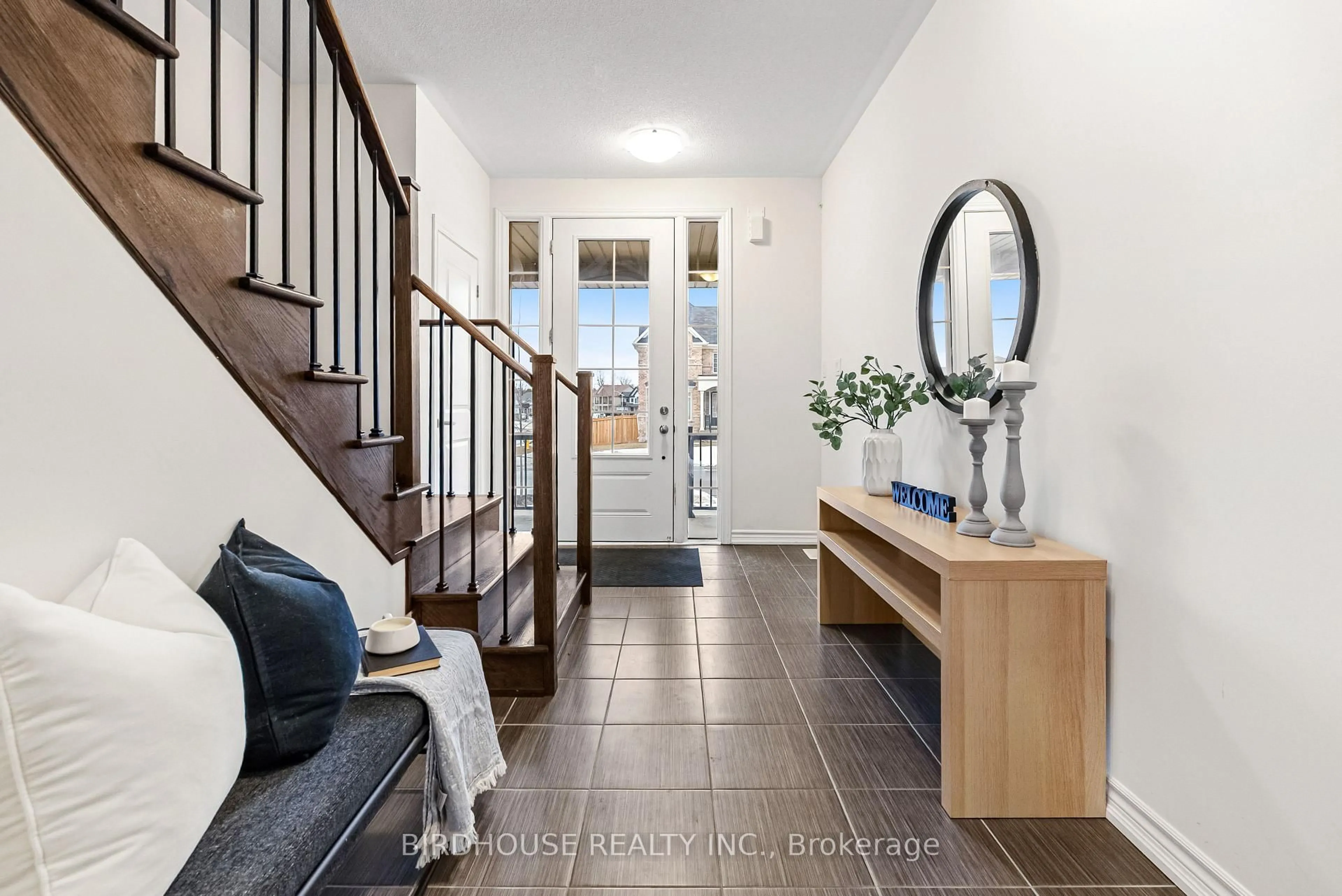 Indoor entryway for 53 Hancock Cres, Kawartha Lakes Ontario K9V 0P4