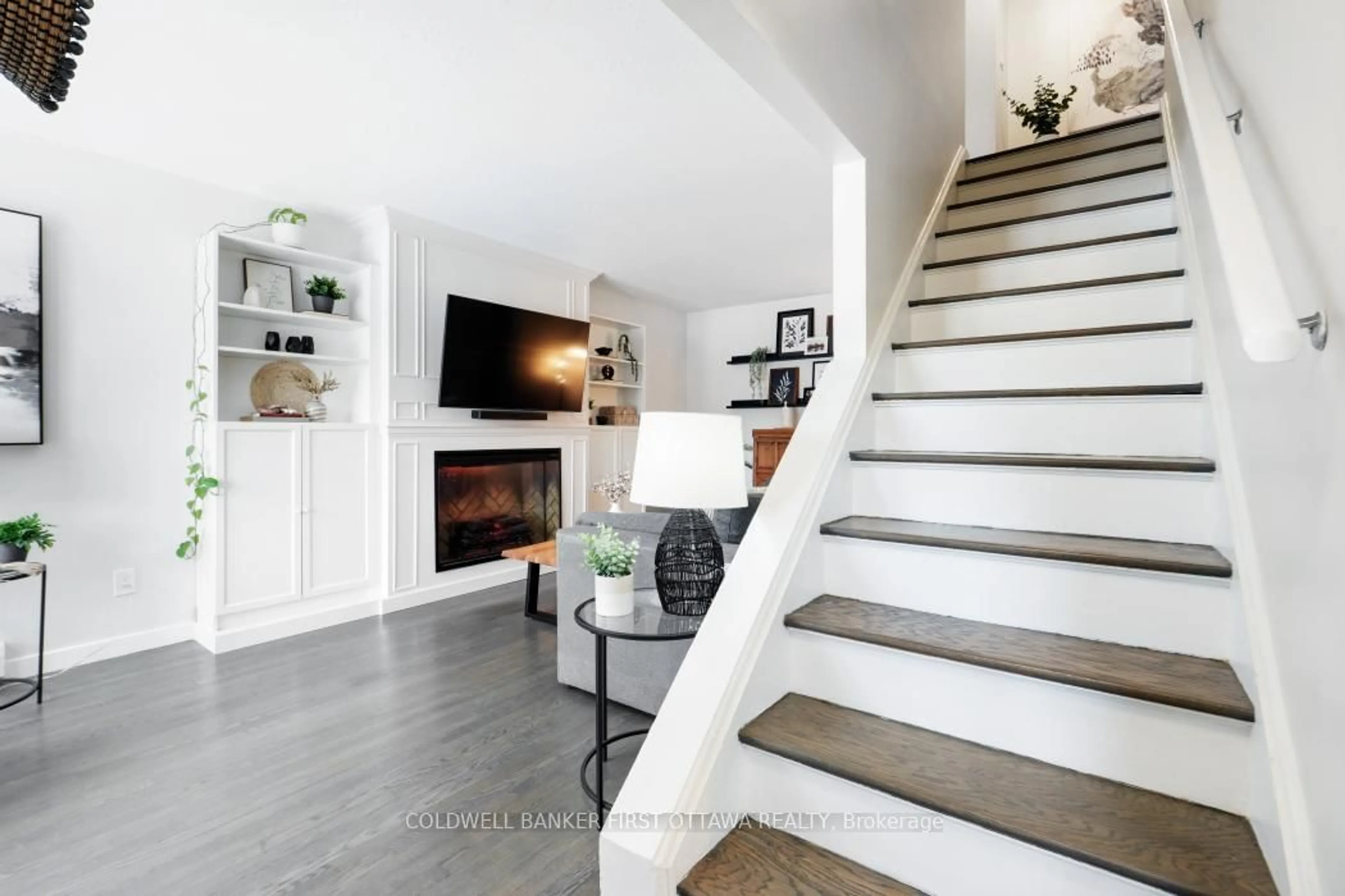 Stairs for 2682B Moncton Rd, Ottawa Ontario K2B 7W1