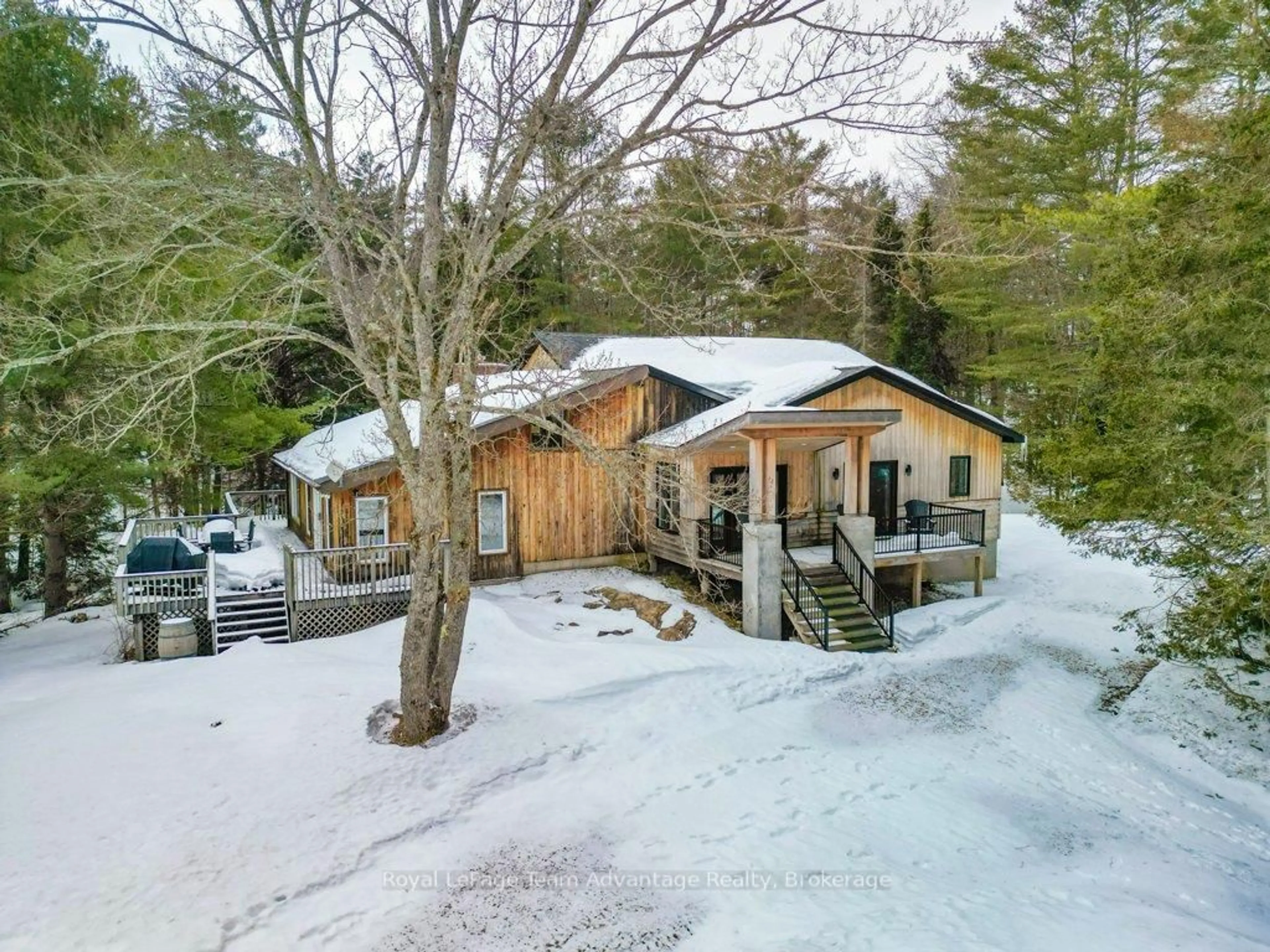 A pic from outside/outdoor area/front of a property/back of a property/a pic from drone, street for 18 Ferris Rd, Seguin Ontario P2A 2W8