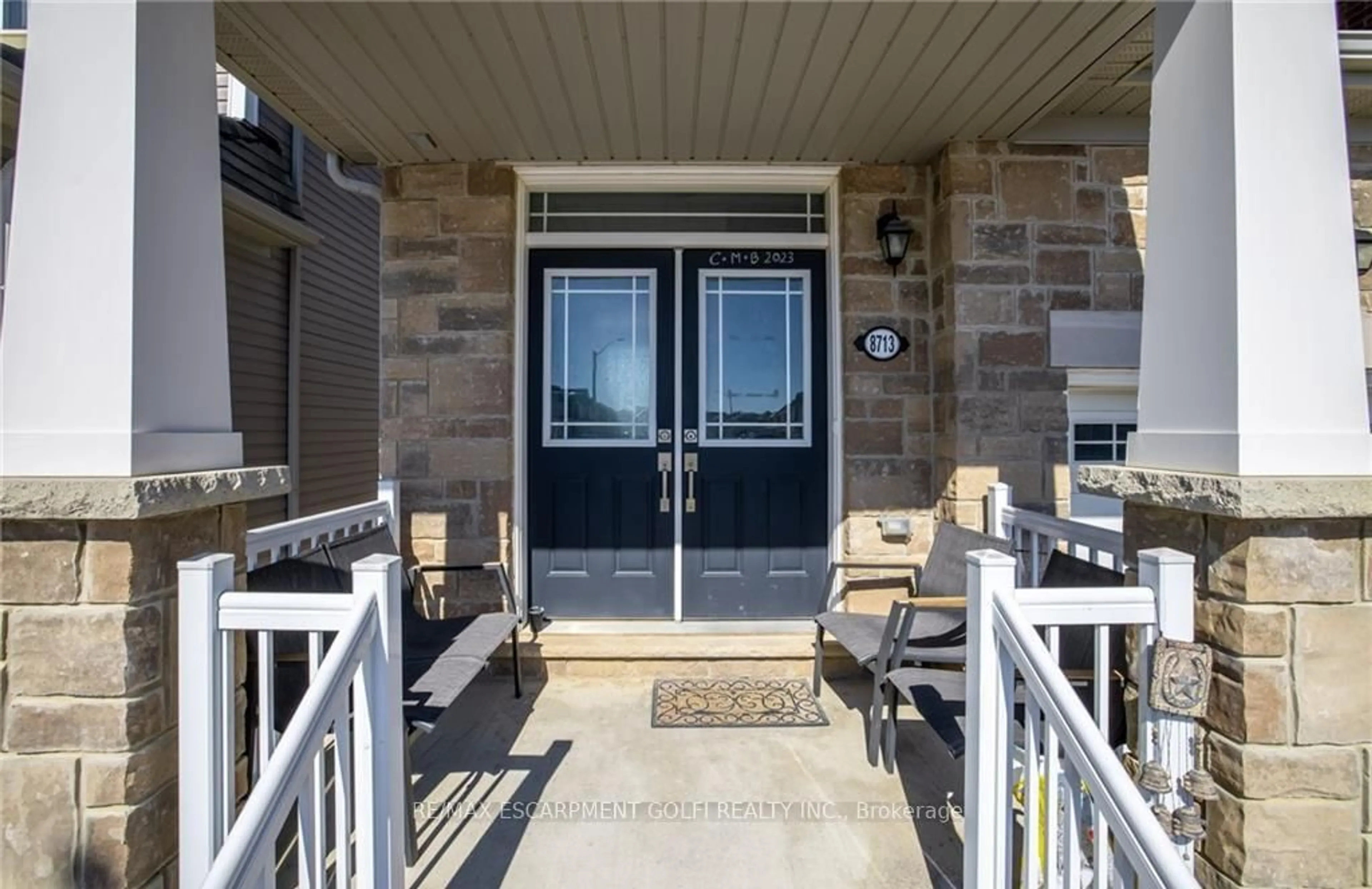 Indoor entryway for 8713 Sourgum Ave, Niagara Falls Ontario L8P 2J5