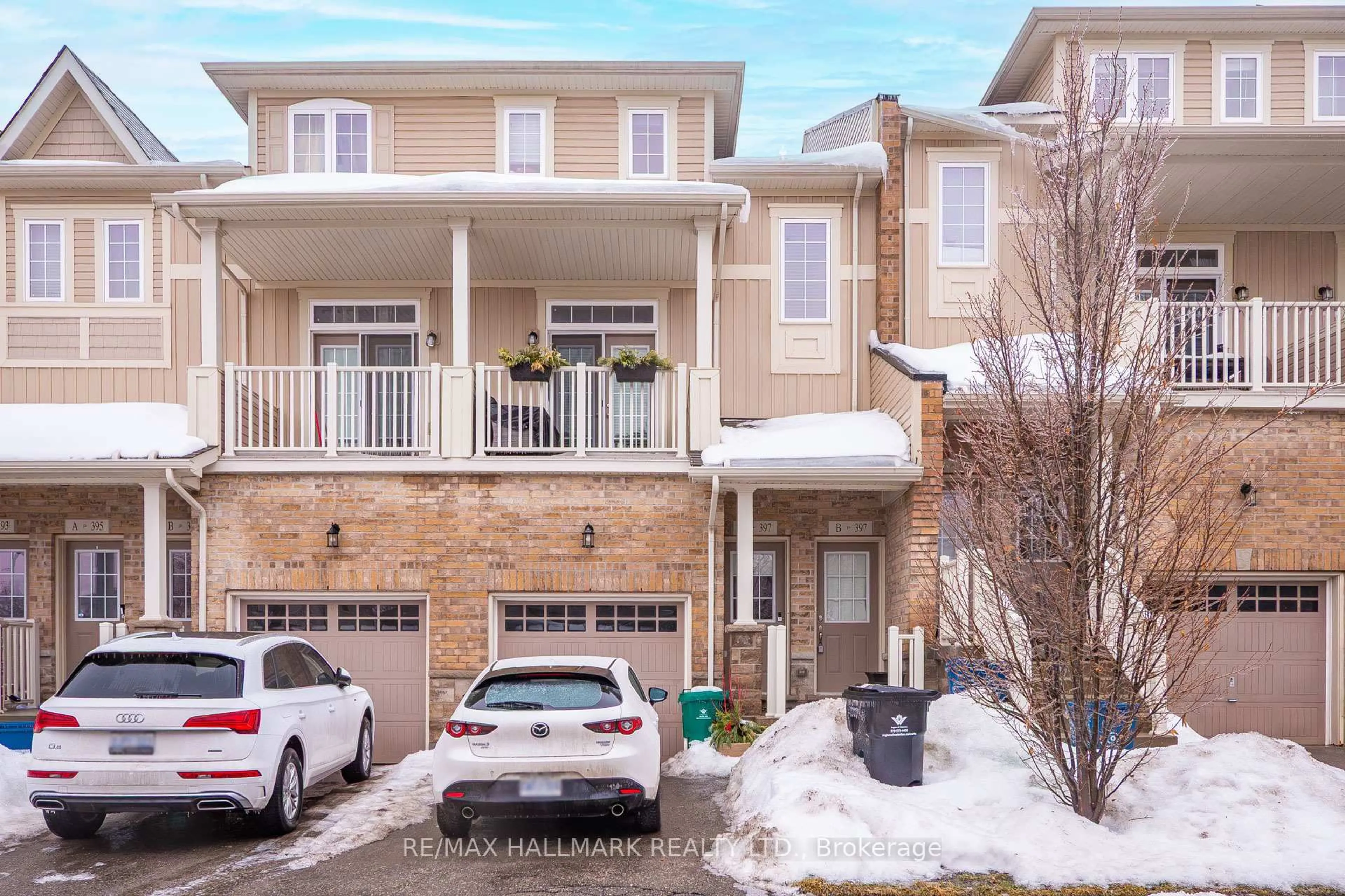 A pic from outside/outdoor area/front of a property/back of a property/a pic from drone, street for 397 Westwood Dr B Dr, Kitchener Ontario N2M 5B5