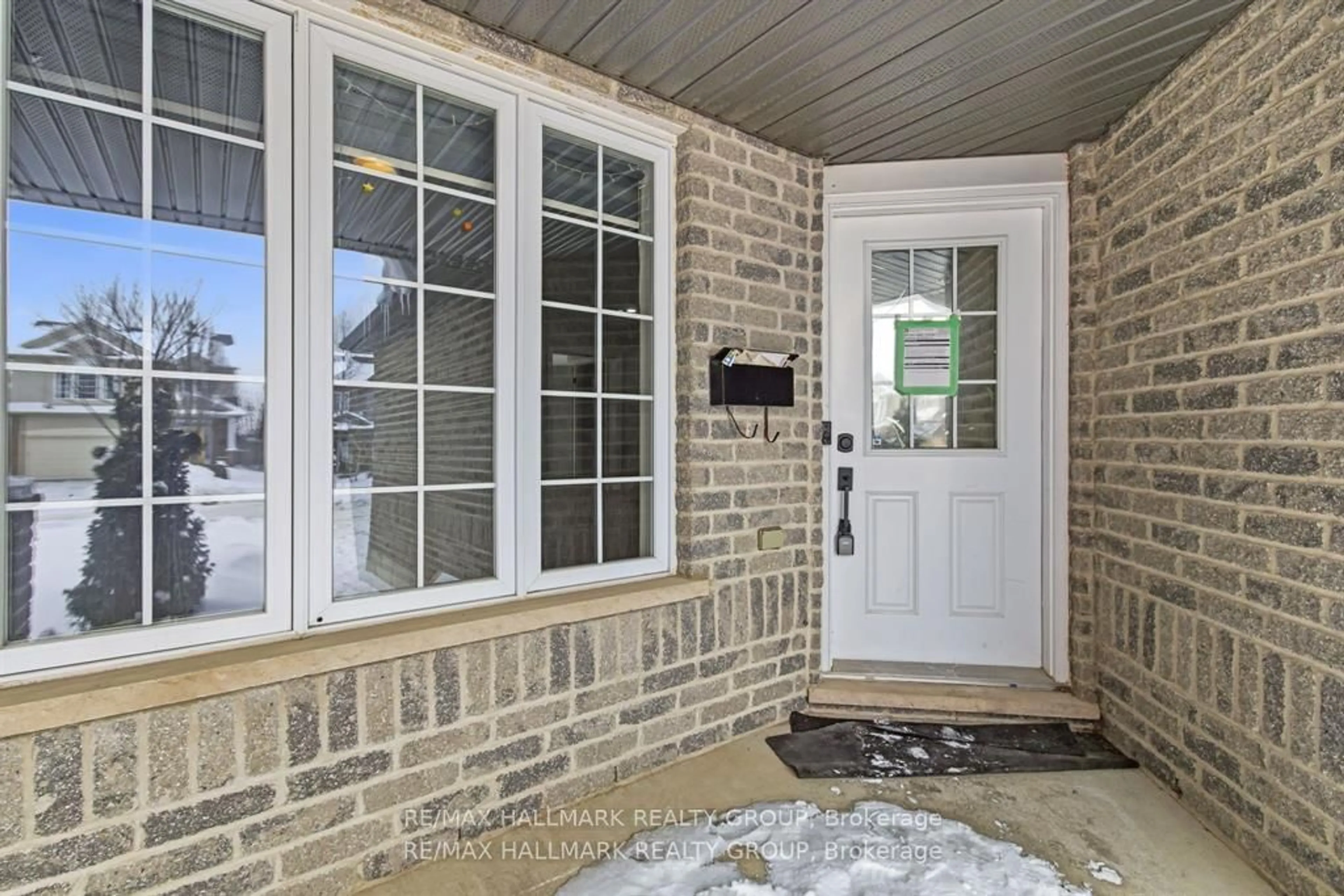 Indoor entryway for 256 Mcmahen St, London East Ontario N5Y 0A2