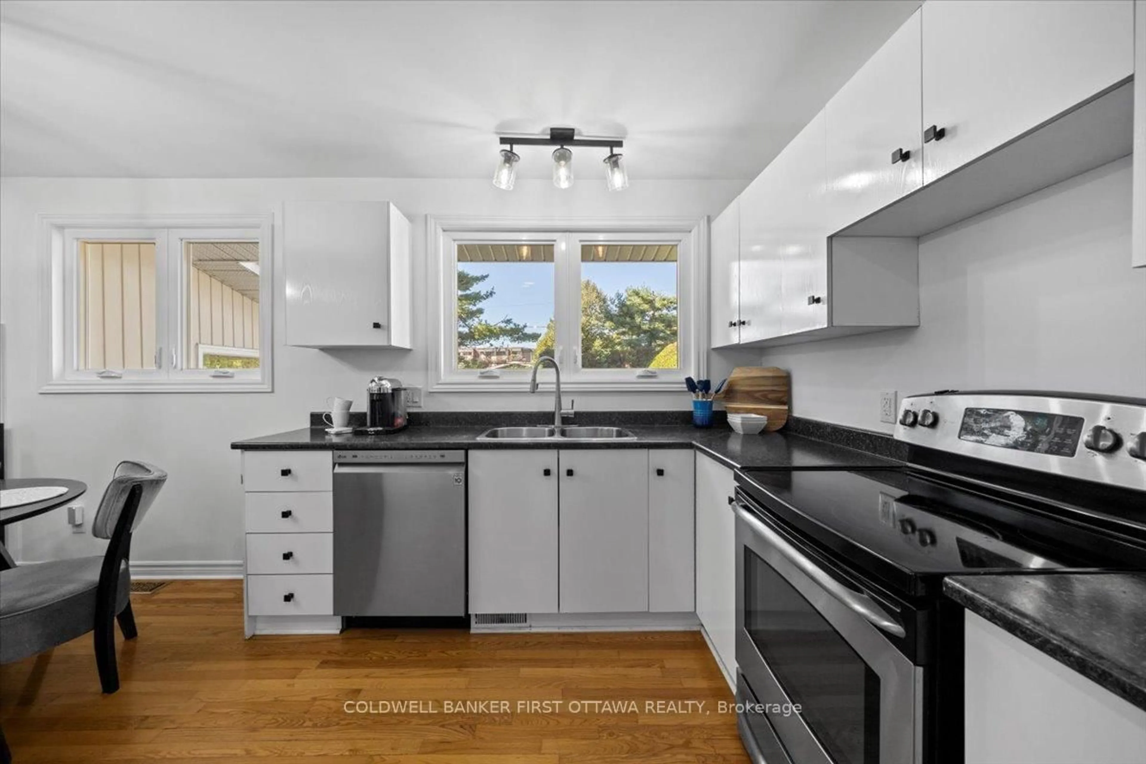 Unknown for 13 Edgebrook Rd, Ottawa Ontario K2H 6C2