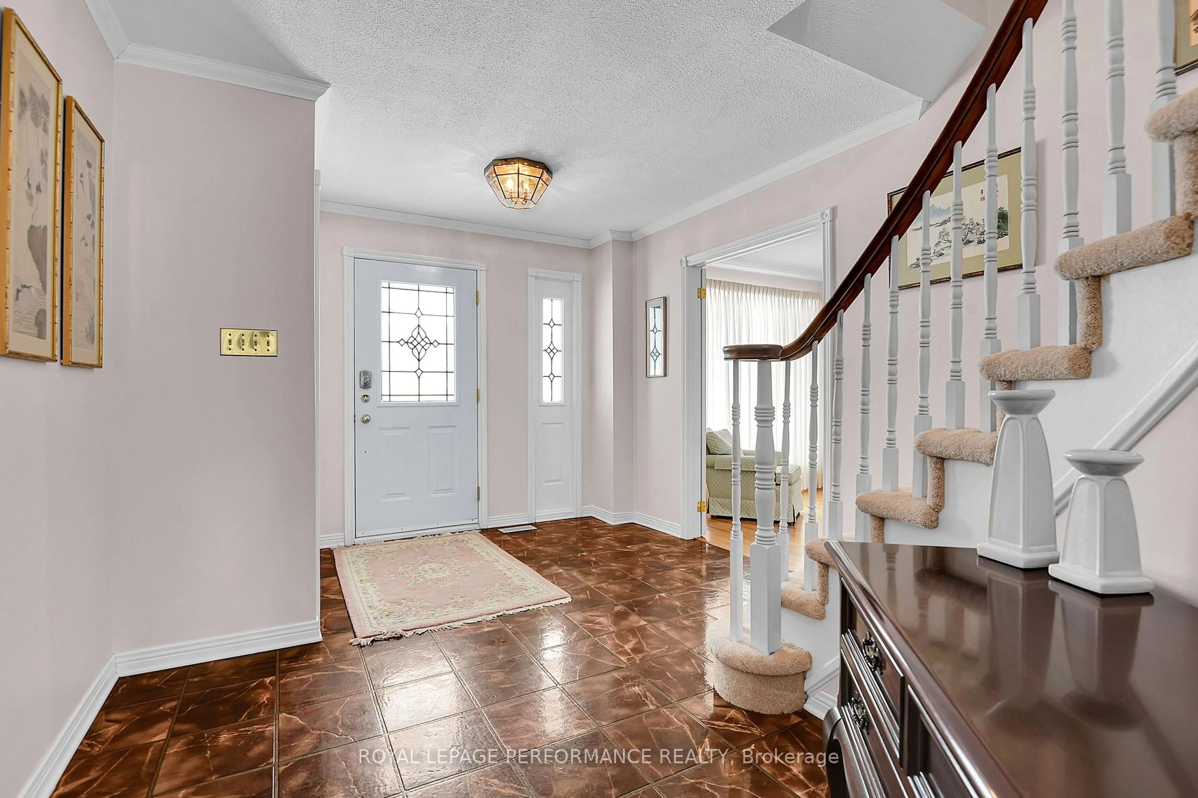 Indoor entryway for 15 Woodfern Crt, Ottawa Ontario K2H 8Y9