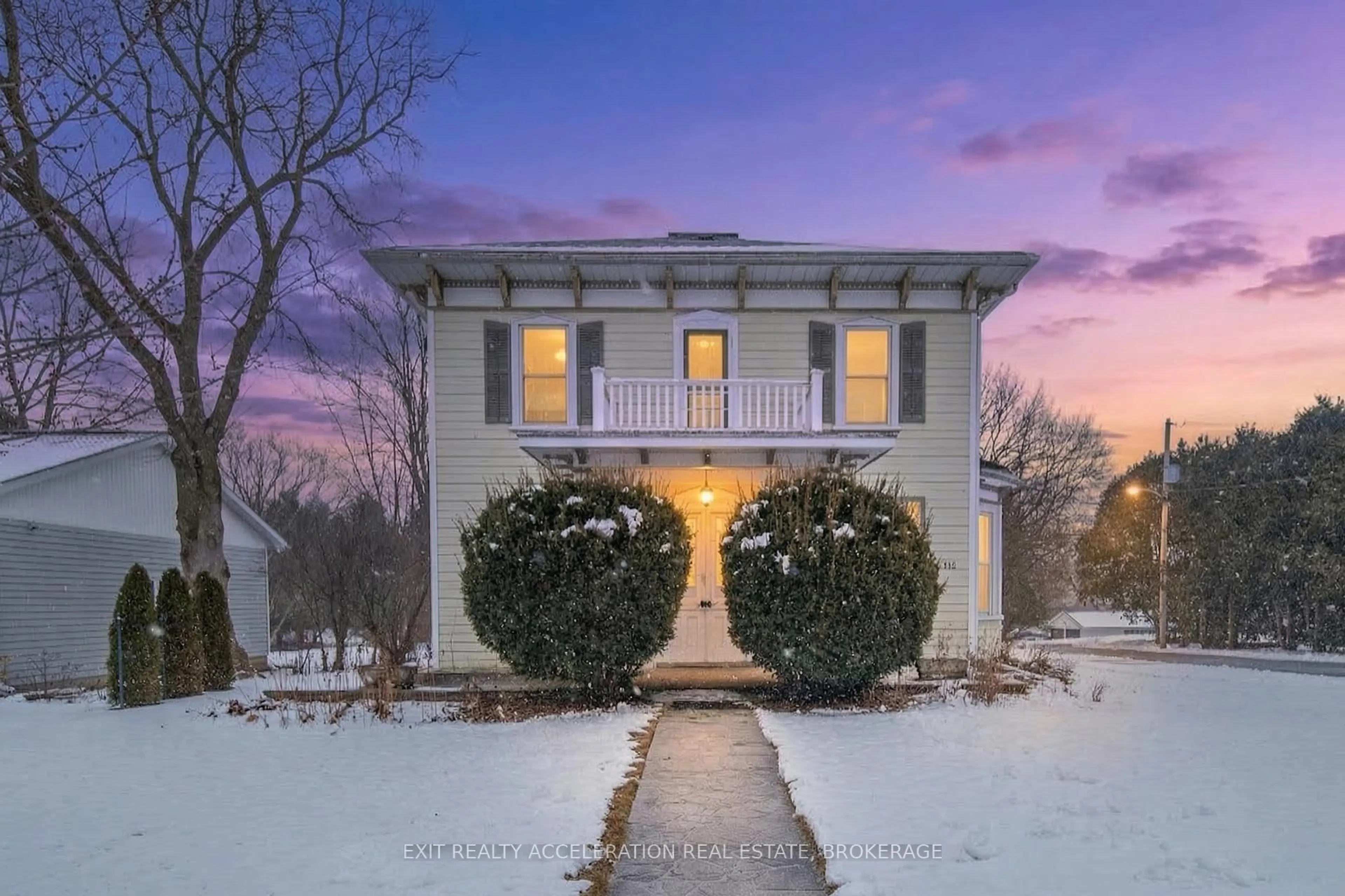 A pic from outside/outdoor area/front of a property/back of a property/a pic from drone, building for 182 Water St, Greater Napanee Ontario K7R 1W4