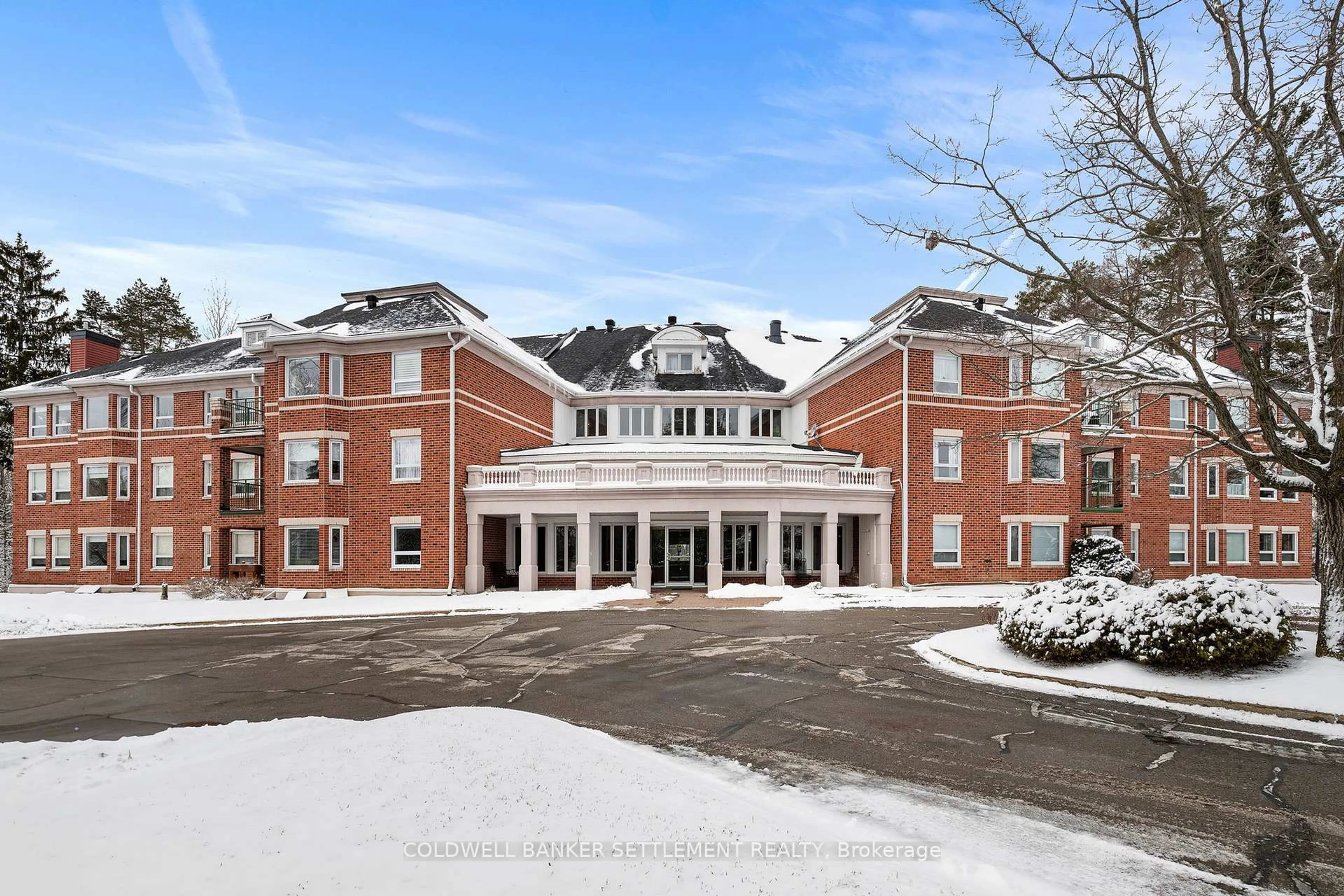 Indoor foyer for 23 Rogers Rd #304, Perth Ontario K7H 3P2