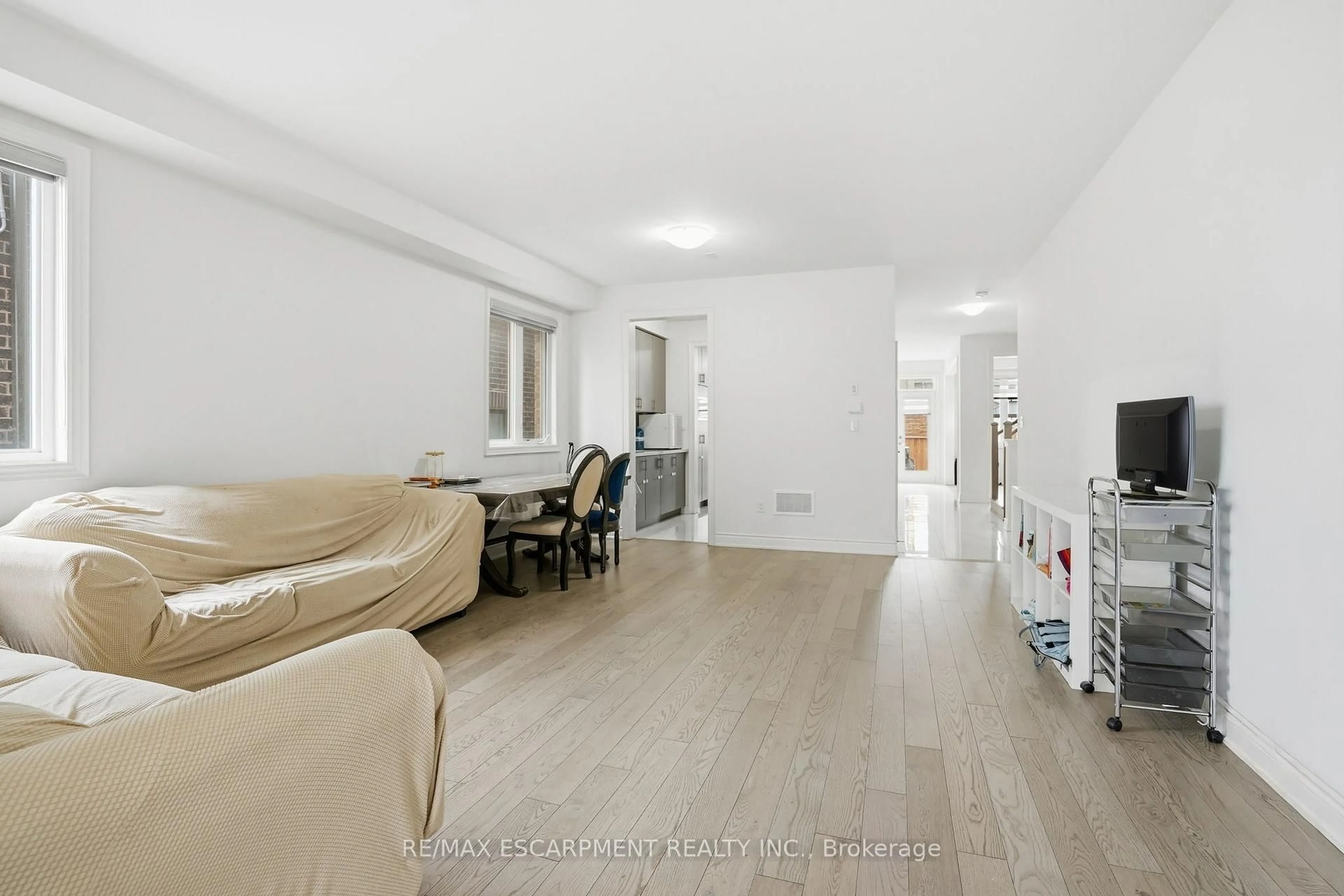 A pic of a room for 7 GRIERSON Tr, Hamilton Ontario L8B 1Z7