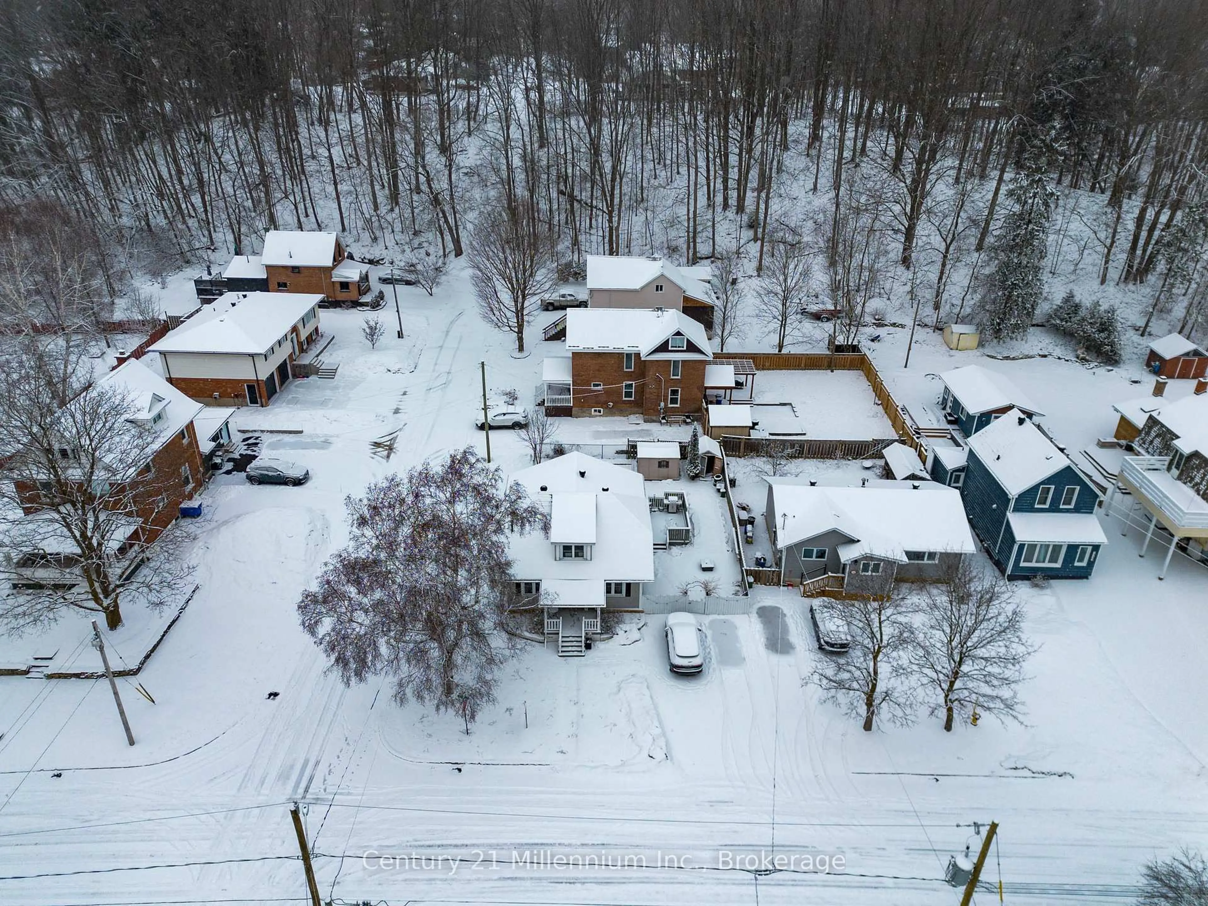 A pic from outside/outdoor area/front of a property/back of a property/a pic from drone, street for 1712 5th Ave, Owen Sound Ontario N4K 5B8