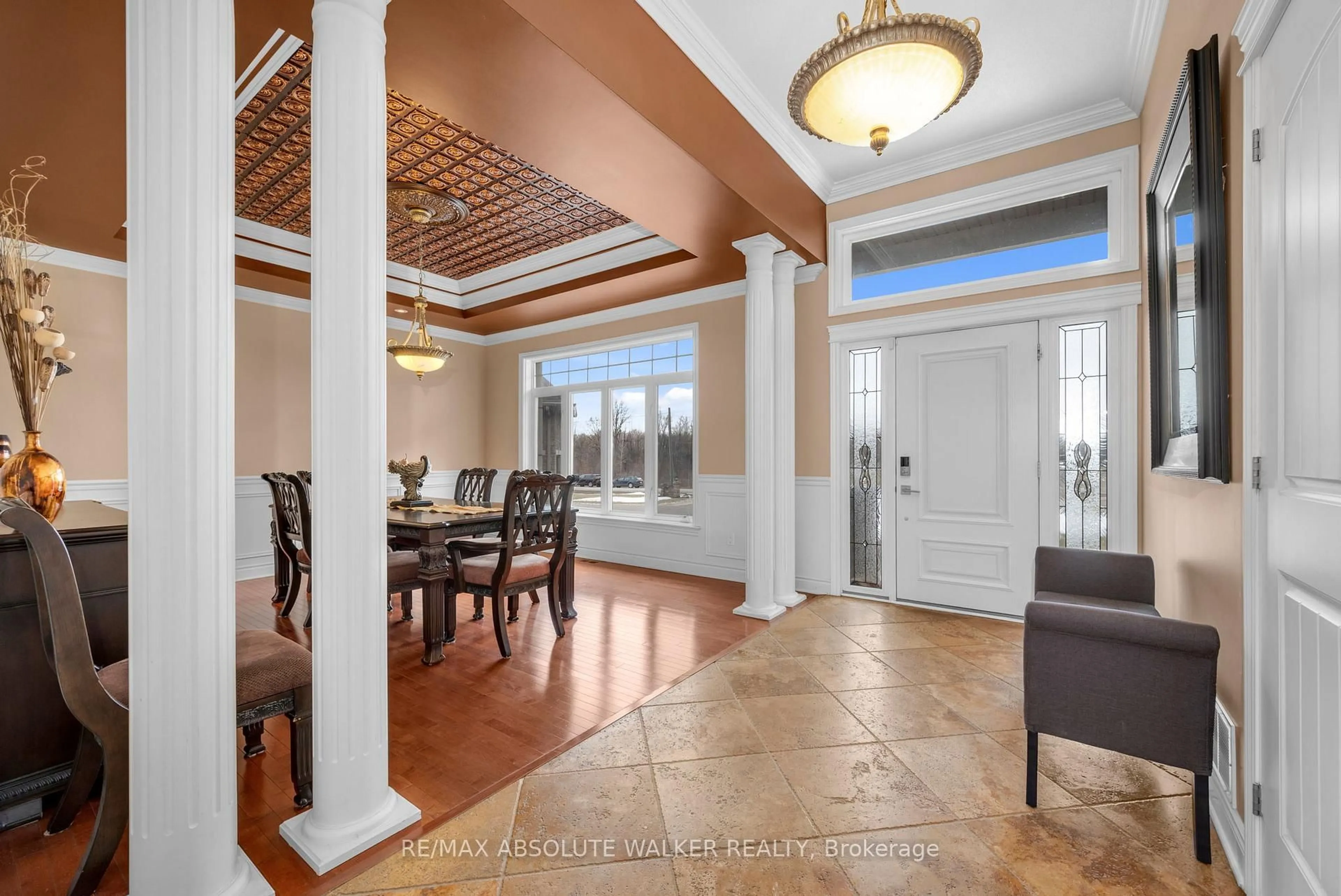Indoor foyer for 8134 Adam Baker Way, Metcalfe Ontario K0A 2P0