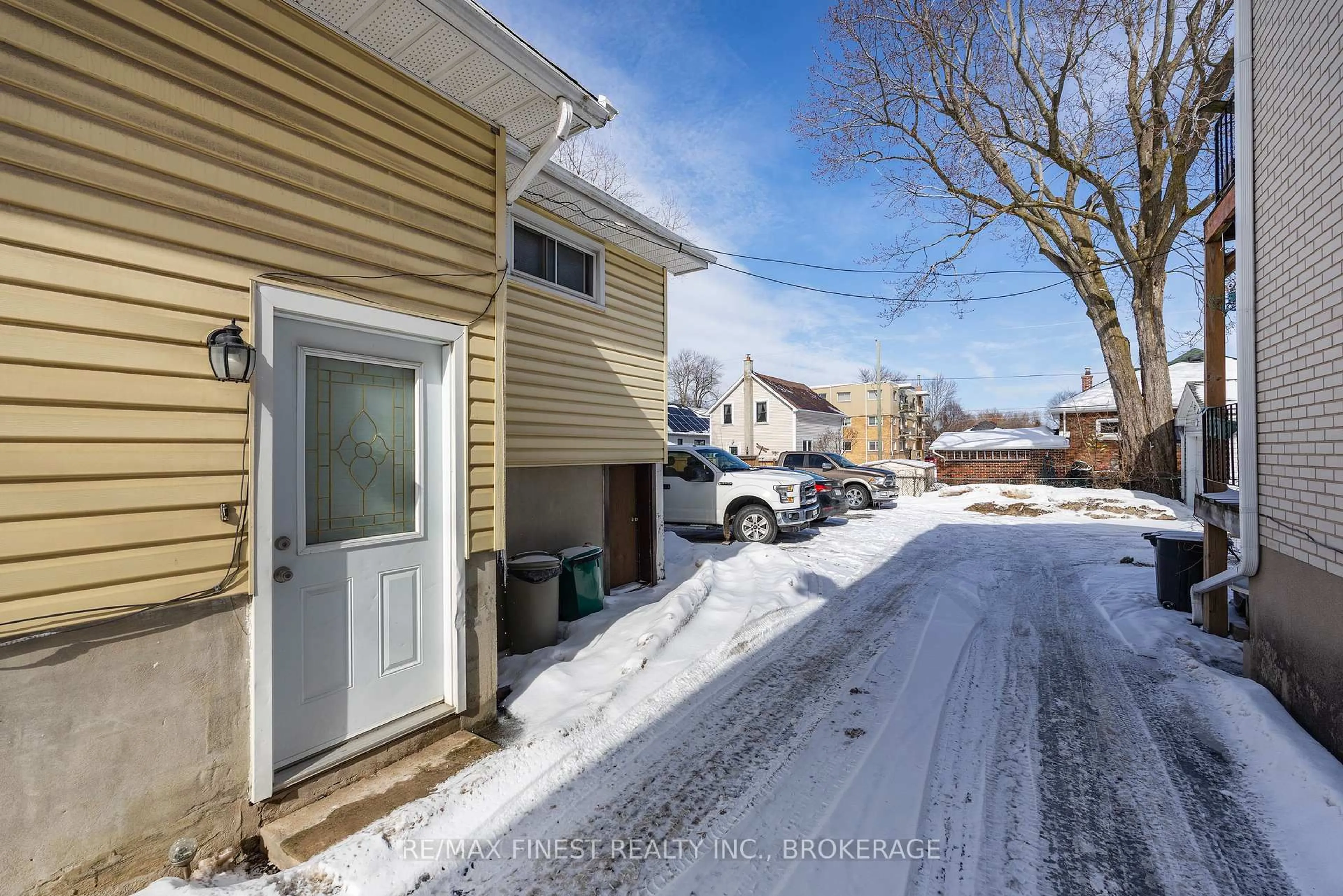 A pic from outside/outdoor area/front of a property/back of a property/a pic from drone, street for 149 Pine St, Kingston Ontario K7K 1W9