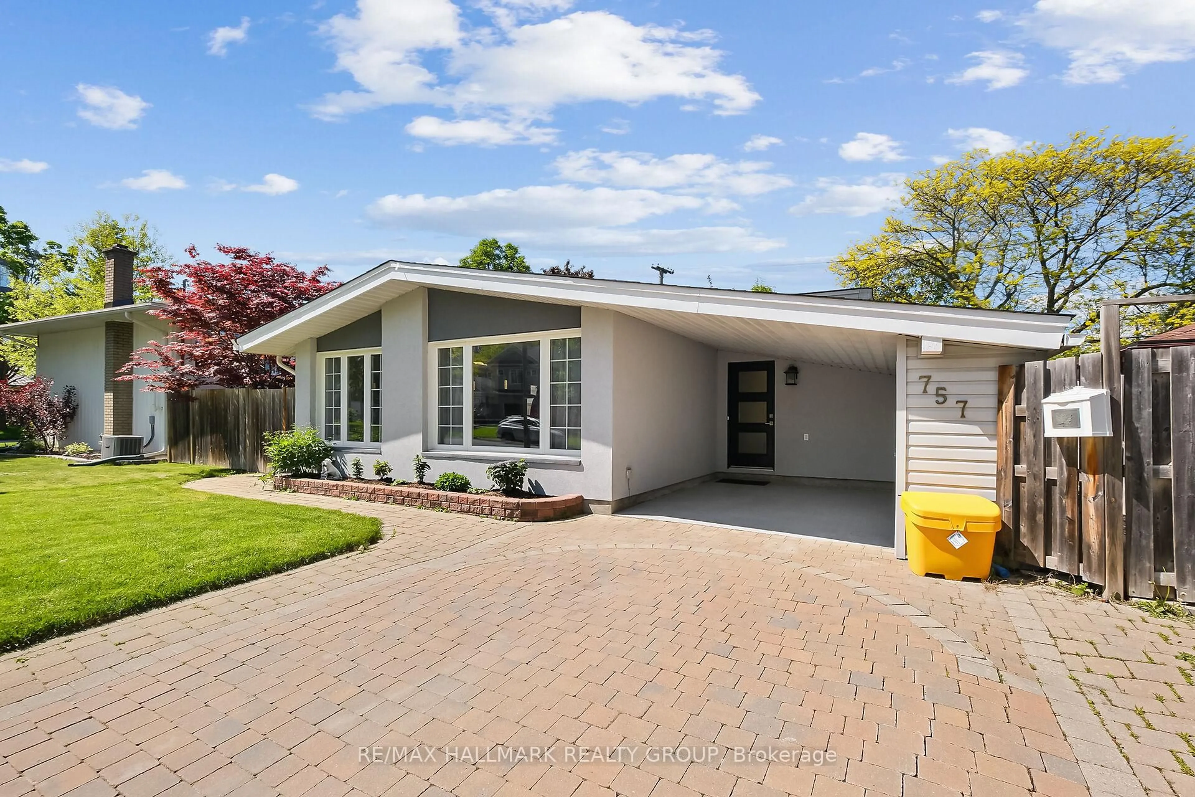 Home with vinyl exterior material, street for 757 Garner Ave, Ottawa Ontario K1V 6M5