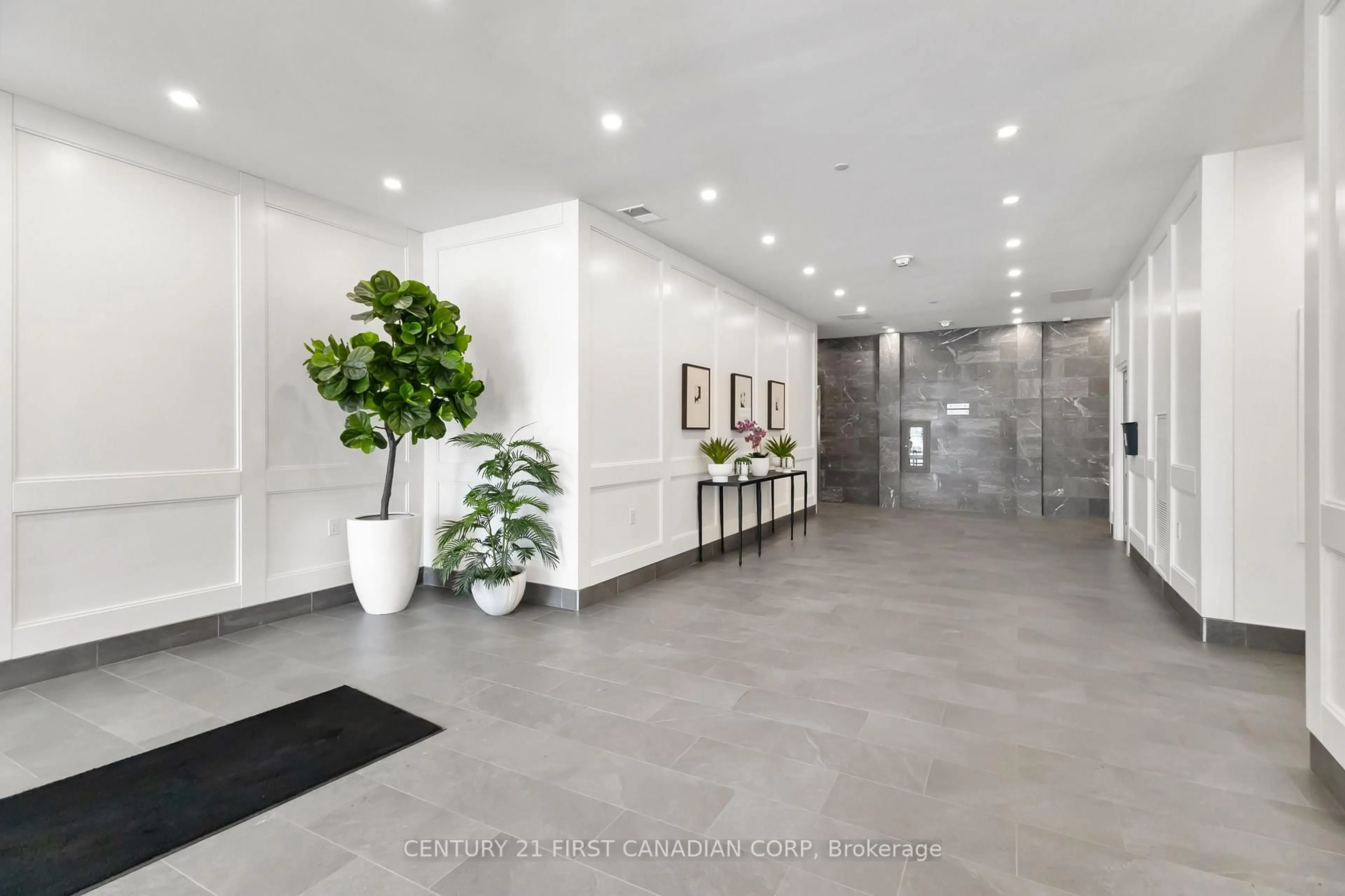 Indoor foyer for 260 Villagewalk Blvd #411, London North Ontario N6G 0W6