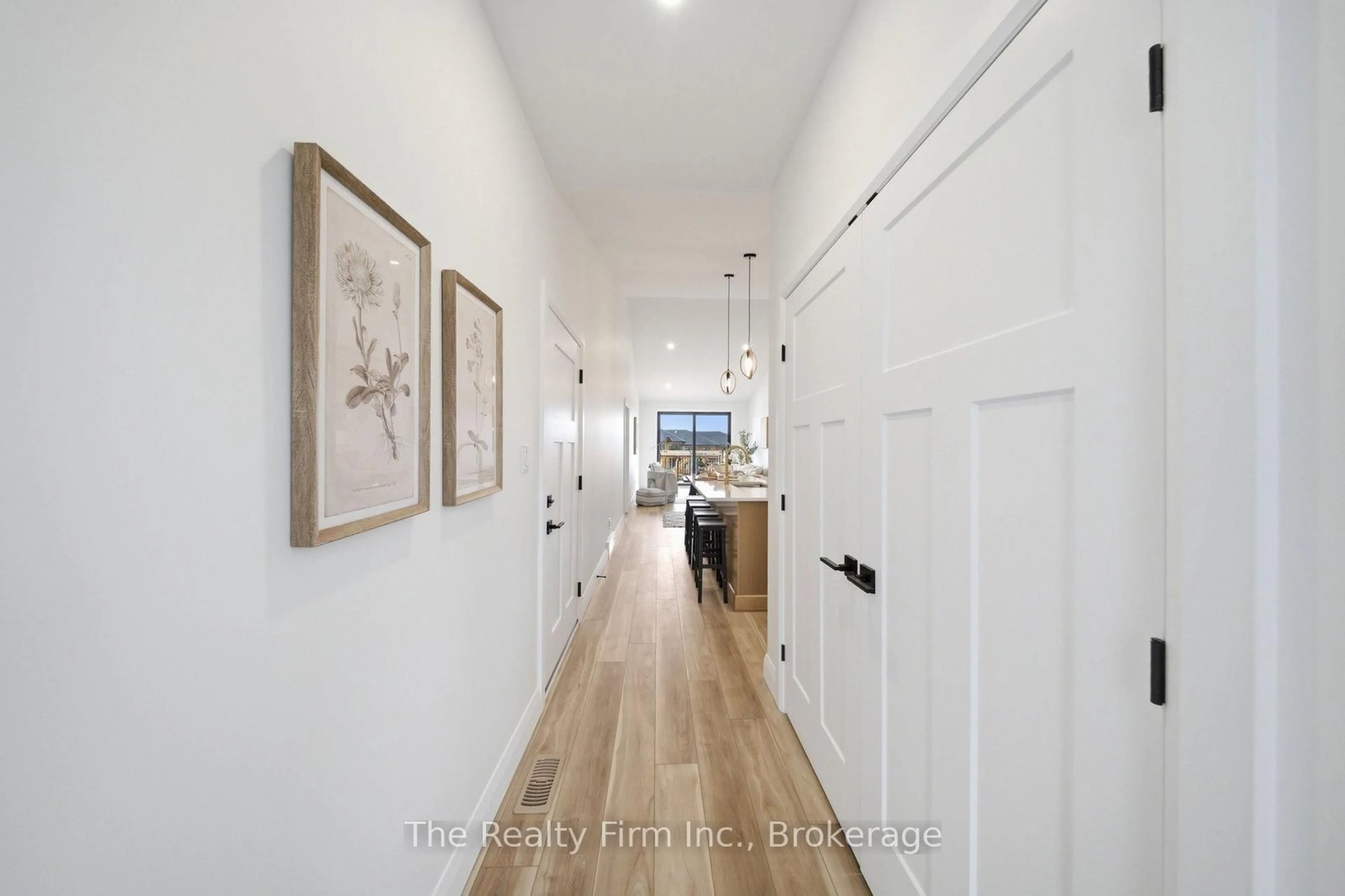 Indoor entryway for 483 Gillespie St, South-West Oxford Ontario N4S 7V6