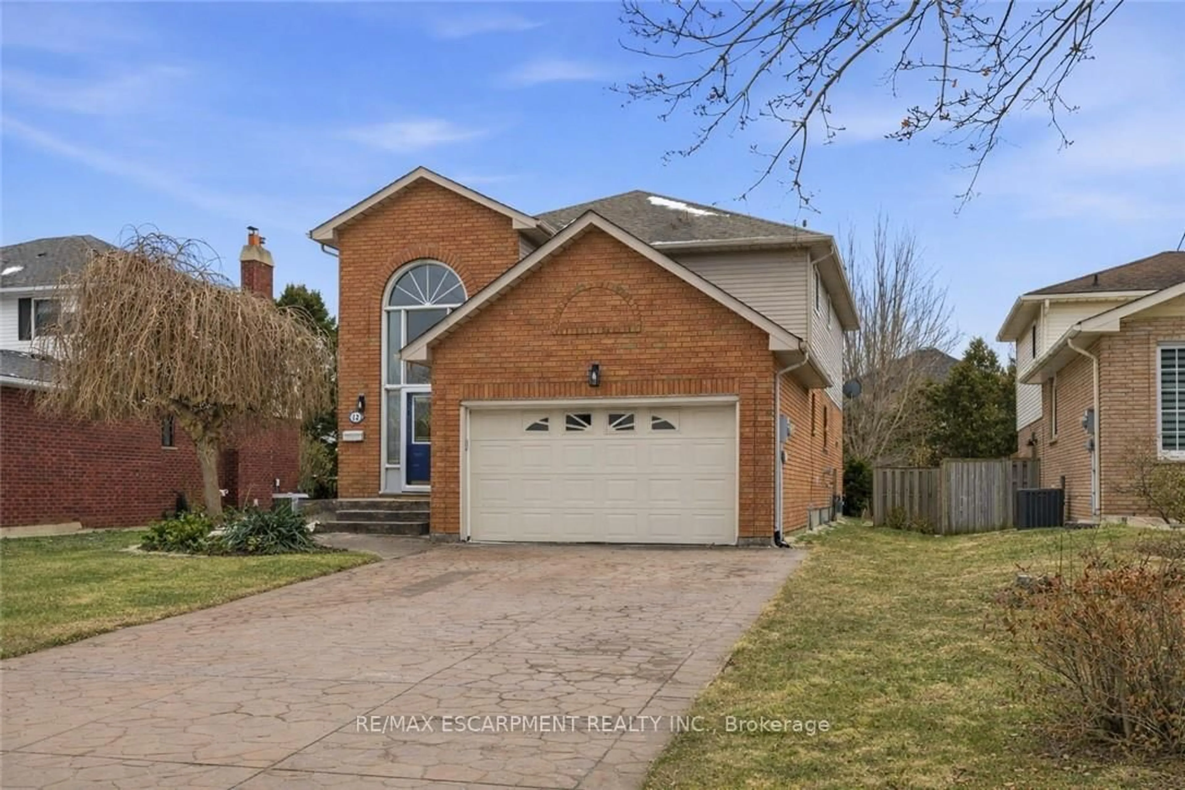 Home with brick exterior material, street for 12 Sumner Cres, Grimsby Ontario L3M 5E2